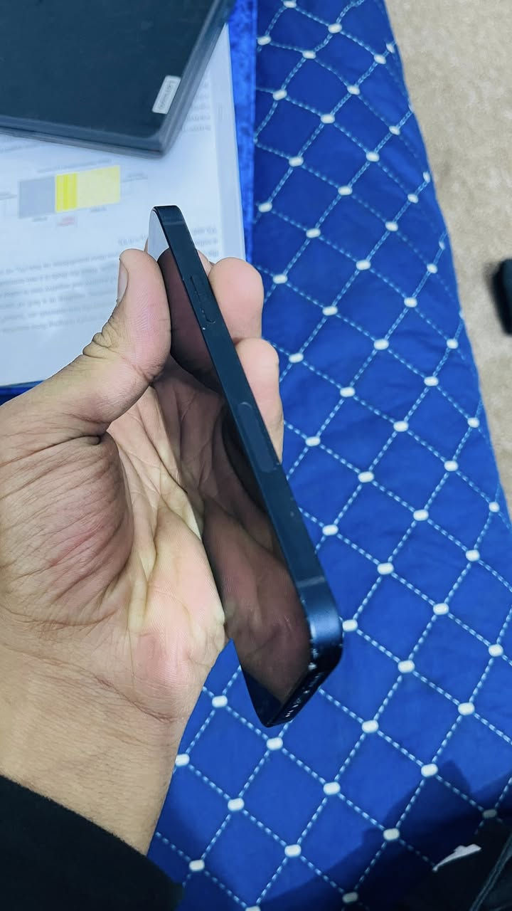 السلام عليكم 

أيفون 12عادي 
أمريكي نموذج M
ذاكره 128
بطاريه 86
البطاريه معلايه بالحاسبه 
بيه شخوط بسيطه بالصفاح 
يدعم 5G
الموبايل كلشيء مامبدل بيه كله بلادي 

ألسعر 400وبيه مجال للشراي تجي تاخذه تفحصه بأقرب ابو مركز موبايلات
مكاني النجف الاشرف شارع نصر مهندسين 

للتواصل ***********
