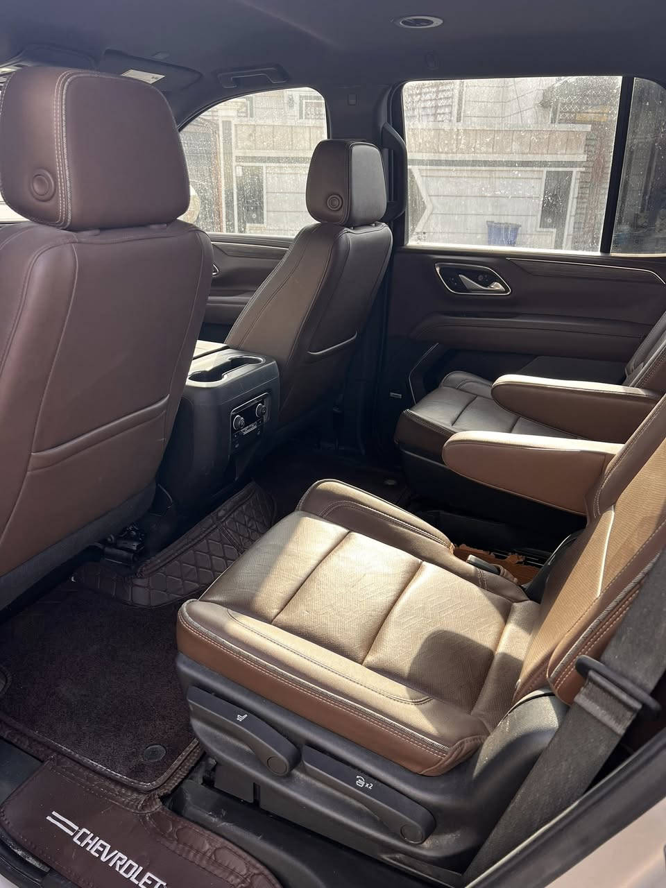 سلام عليكم تاهو مديل 2022 ديزل السياره بسمي تحويل ثاني يوم السياره مصبوغه عام داخل جلد رقم بصره جديد السياره فول عده الفتحه السياره جديده وخير من يم الله بيها حادث بجم السعر 3 شدات وبيها مجال المكان البصره الزبير رقم الهاتف ***********
