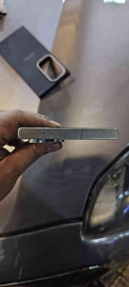 #ماكو_توصيل
السلام عليكم جهاز سامسونج اس 24 الترا
Samsung Galaxy S24 Ultra 
الجهاز ذاكرة 256
الرام 12+12
الكاميرا 200 Mp
البطارية 5000
المعالج Snapdragon 8 gen 3
الشاشة 120 هيرتز 
الجهاز كامل ملحقات كارتون و كيبل 
العنوان بغداد السيديه تقاطع درويش  
السعر مليون وبي مجال بسيط
للتواصل خاص او ع الرقم 
***********
