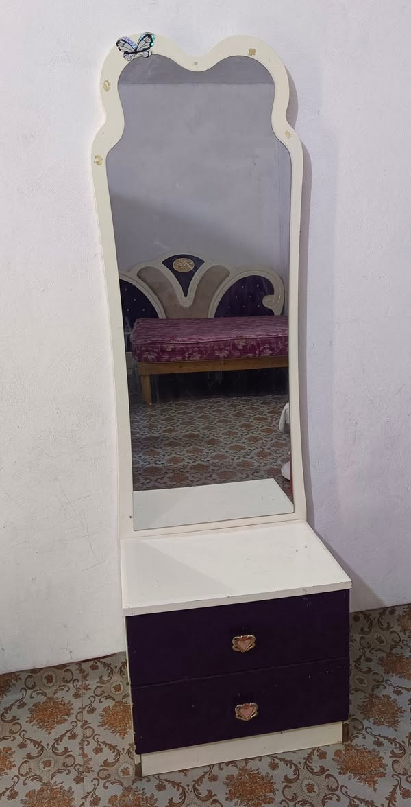 جرباية عراقيه خشب جديده وقويه  مع دوشك  مع تاج وكوميديات 2 التاج والكوميديات تركي  ومراية تركي  قيمو واخذو باليرضي الله


**إذا كنت صاحب هذا الإعلان وتريد حذفه لأي سبب، رجاءا أرسل رسالة إلى الدعم الفني**