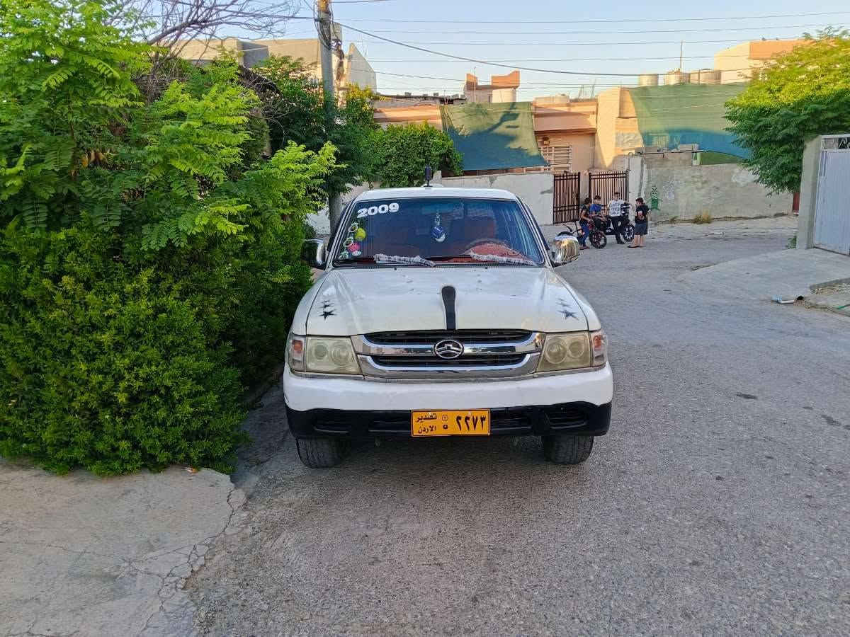 پیکاب دێر ،، مۆدێل 2010 . قفڵ مەرکەزی ،

مەکینە بەخاخ ،،، مەنەفێس ئەسڵی . شاشە ئایپاد ، 

گێڕ، مەکینە، ئەکسل، کارەبایی، تەقە و ڕەقە ،

بەشەرتی 100 فیتەر لە ڕەسمەکان جوانترە ، 

هیچی پێوە نییە بۆیاغی نییە،، ساردی نییە ، چەکوشی پێوە نییە
 بە کوردێکەی یەک مەسرەف و 500 $ بشکێنە

سەیارەکە لۆک لۆک ماوەتەوە شانزە هەزار ڕۆشتووە ،

دەعامی بۆ دەعامی بەشەرت گشت گیانی ئیش دەکا 

سعری 44 گەڵا و مەجالێ برایانە . گۆڕینەوە ناکەم 

***********
