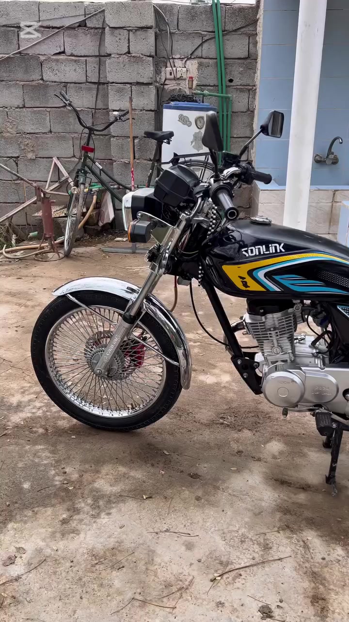 السلام عليكم شباب دراجه تايكر سولنك اصلي كفاله عامه ٢٤ شكل ٢٥ دراجه حلوه حيل سعره ماسب اي استفسار عل رقم *********** مكاني ديالى بعقوبه الصناعه الثالثه
