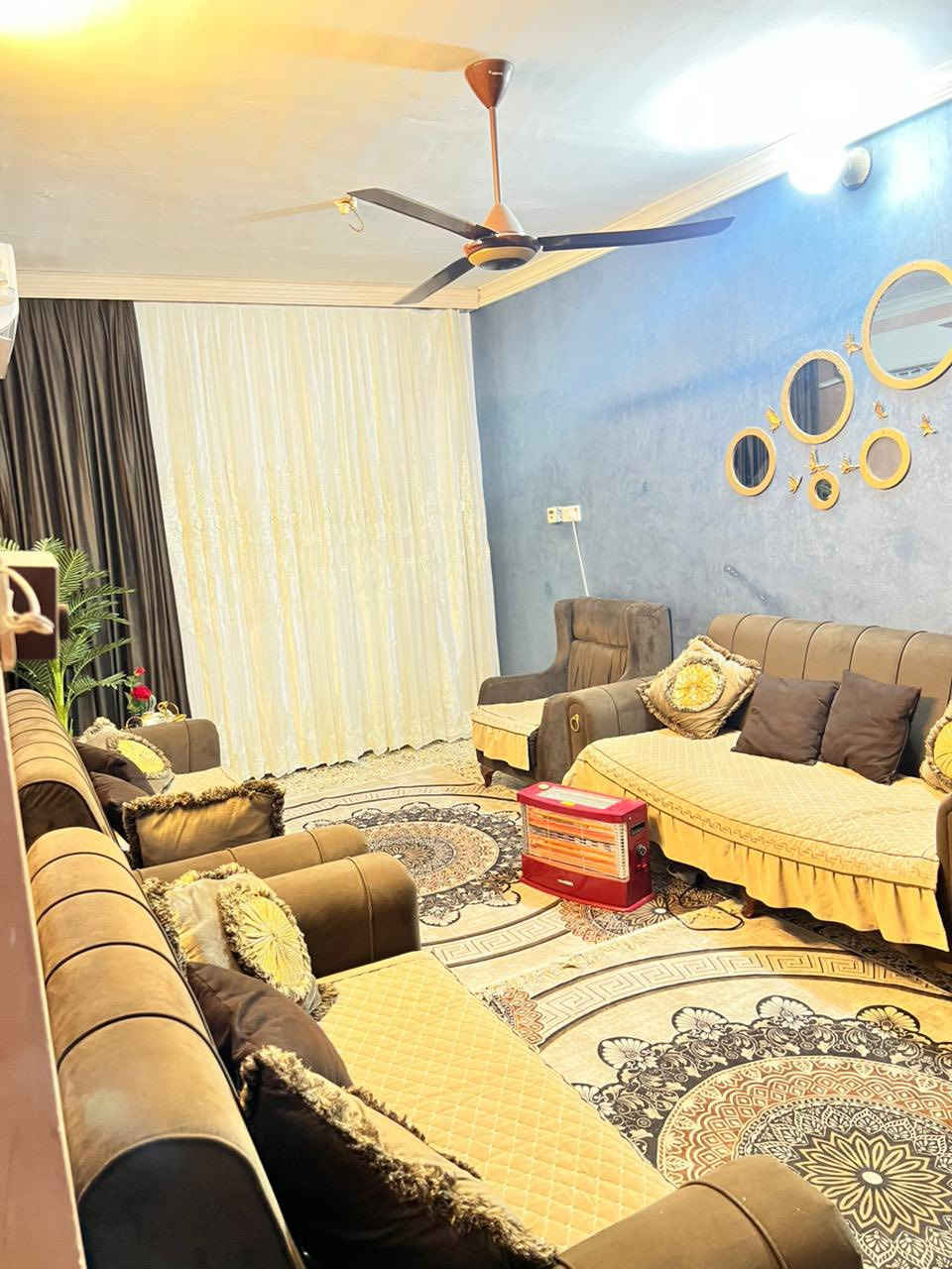 بيت خلفي للبيع مساحه ١٣٠ م
المنطقة الكمالية
 قرب المستوصف شارع المركز  الكمالية
الاستفسار ع رقم ***********
