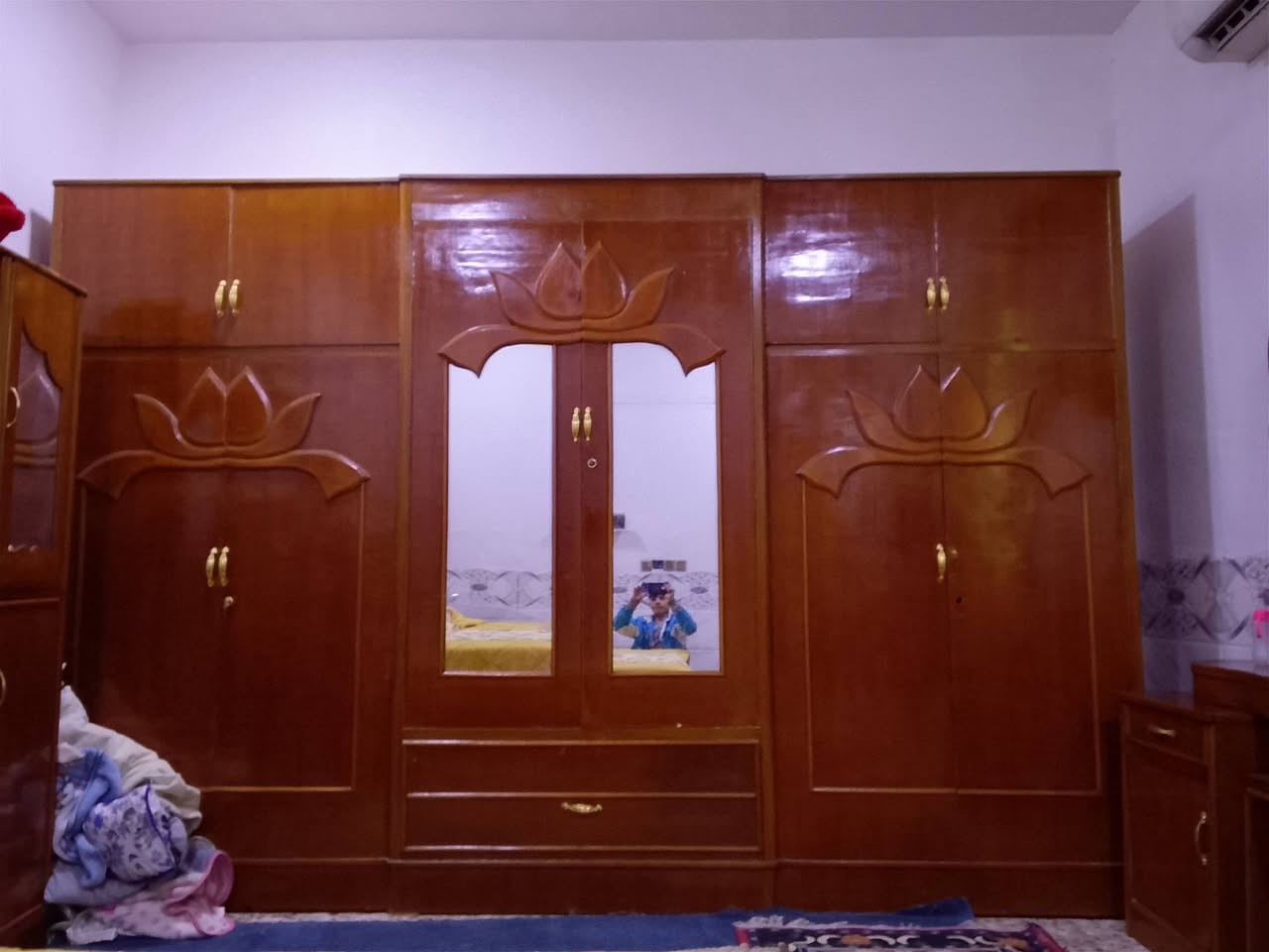 غرفه للبيع سعر 600 وبيها مجال عنوان حله ***********
