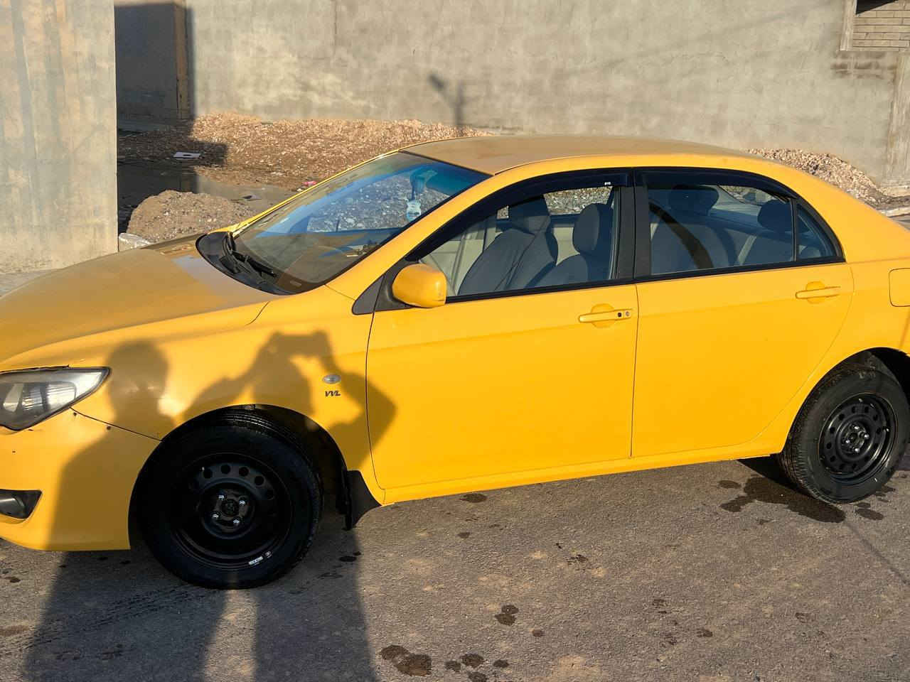 سيارة byd موديل2014تشغيل بصمه كير عادي شرط محرك كير تدفئة تبريد شغال شرط مكفوله من الضربه بس بيها شويه تقليمات  تكسي اصفر من الشركه يعني السيارة ما مصبوغه بلادي مصفرة من الهيئة شرط تحويل كشنات جلد  
عنوان موصل/حمدانيه/برطله *********** الحمدانية, نينوى
