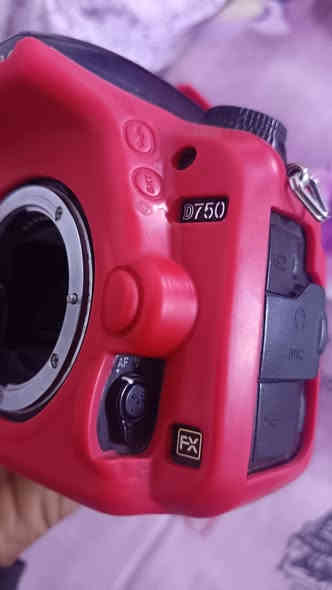 سلام عليكم كامر نيكون 750
نضافه 70 /100 
فقط بس دكما مامثره عل كامره واني جاي اصور بيهه وكص صوره طبيعيه مابيهه ايشي السعر 700

وعندي عدسه 85 ثابت حرف G نضيفه. السعر 175
الستفسار خاص بس رحمه الولديكم المو شراي لا يتخلي
هاذ رقمي. *********** بي واتساب
