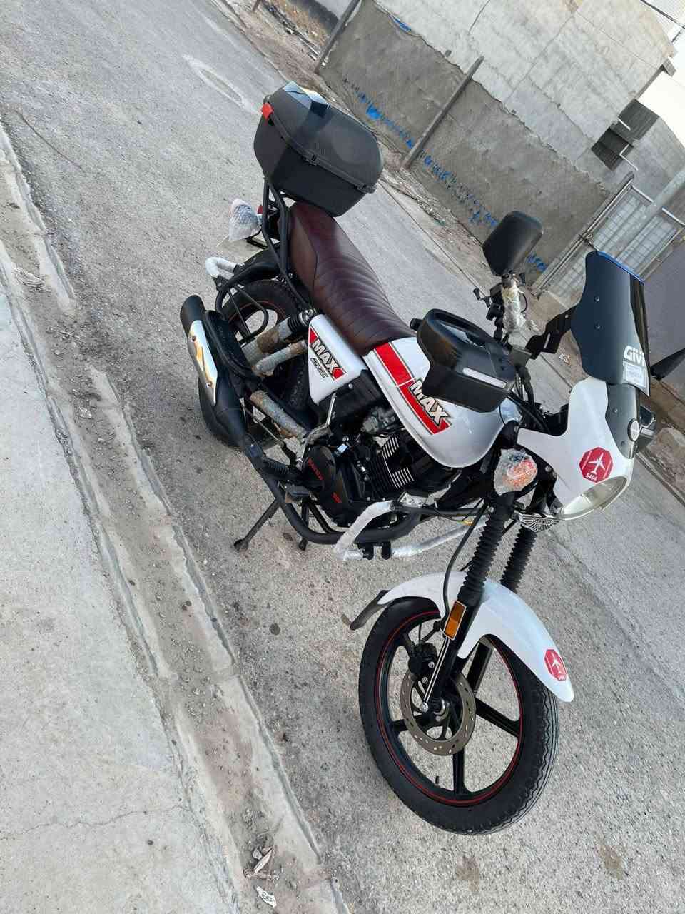 للبيع دايوان 2024
مكفول من الشخط اوراق سحب
ماشيه ٥٠٠٠ بعدهه وضع الشركه
مكاني ديالى الخالص
سعر 1350وبيه مجال بسيط
الموشراي ليدوخني
***********
