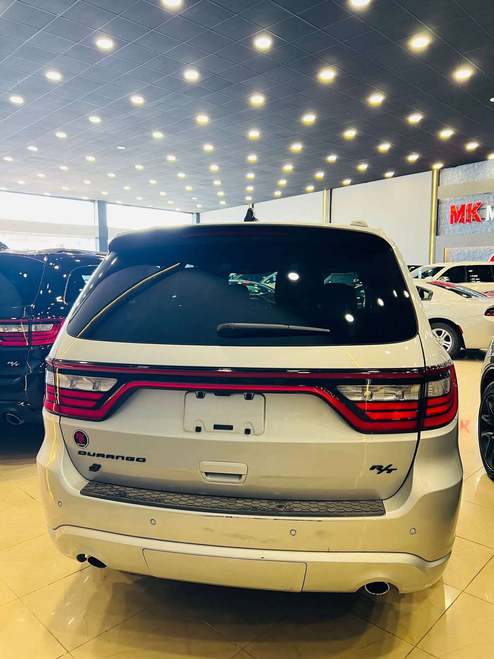 بەخێربێن -Welcome-مرحبا بيكم
النوع: دوج
الموديل: دورنكو R/T
سنة الصنع: 2024
المحرك: 8 سلندر 
ناقل الحركة: اتوماتيك 
الحالة سيارة: كلين تايتل 
عدد الميال:4000 مايل  
الون: سلفر 
———————————————
مواصفات:
شاشة كبيرة 
مقاعد كهرباء و خزن
باب خلفي كهرباء 
تشغل عن بعد
مثبت سرعةً
مقاعد تدفئة 
داخل سيارة اسود 
ستيرن تدفئة 
حساسات 
كاميرا خلفي 
مقاعد شامواه 
المرآة كهرباء و هيتر 
نظام دفع رباعي 
ضواء زنون اضائة ليد LED

———————————————
السعر :32000$ بيها مجال 
سيارة بدون رقم تترقم رقم شمال 
———————————————
مكان : معرض ام كي موتور MK motors
موقع : اربيل شارع 100 متري
قريب ترافلايت مخمور
———————————————
للتواصل و استفسار 
***********
