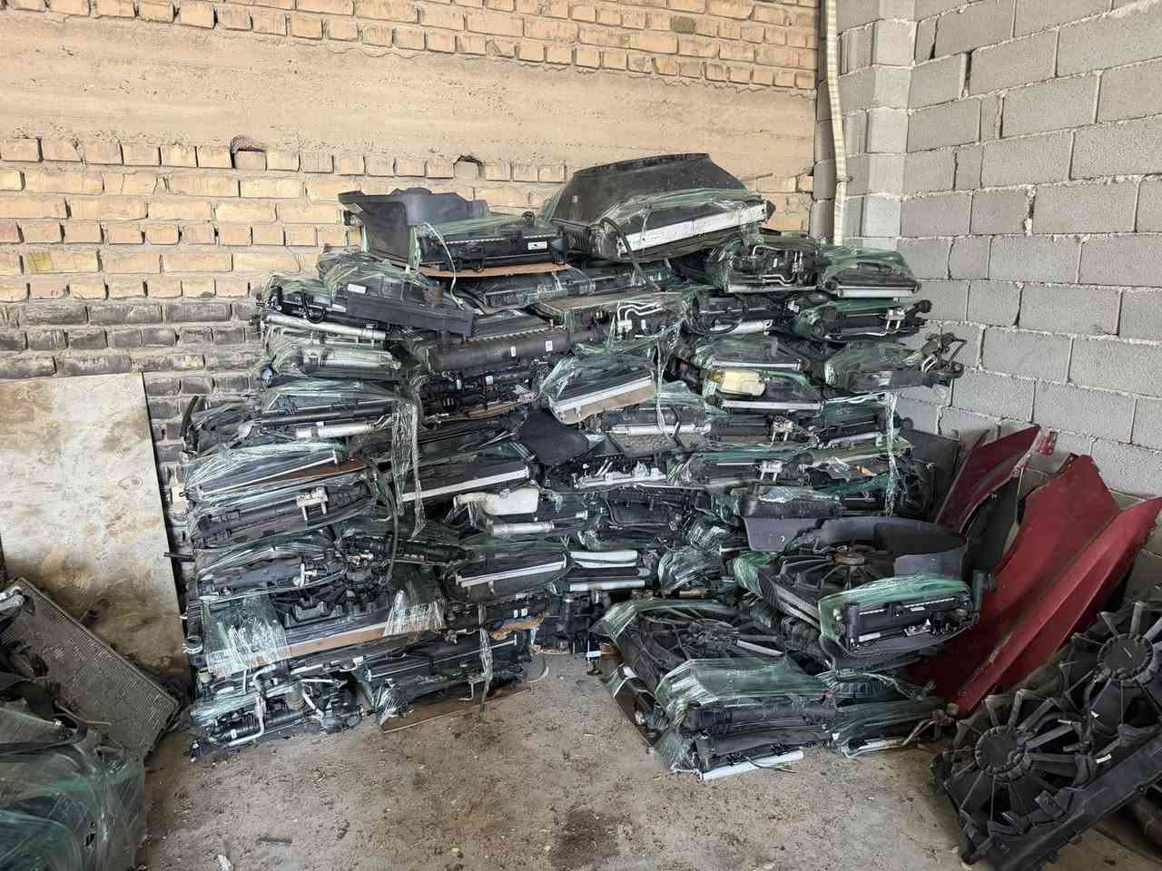 السلام عليكم يتوفر قطع غيار سيارات الكوري كيا هونداي 
من مودل 2008 الئ 2020 
تفصيخ جديد أسعار تنافسيه 
الاتصال/***********
العنوان /الشعله قرب مطعم المضايف العالم الكوري 
التفصيخ والجديد ضمان العمل
