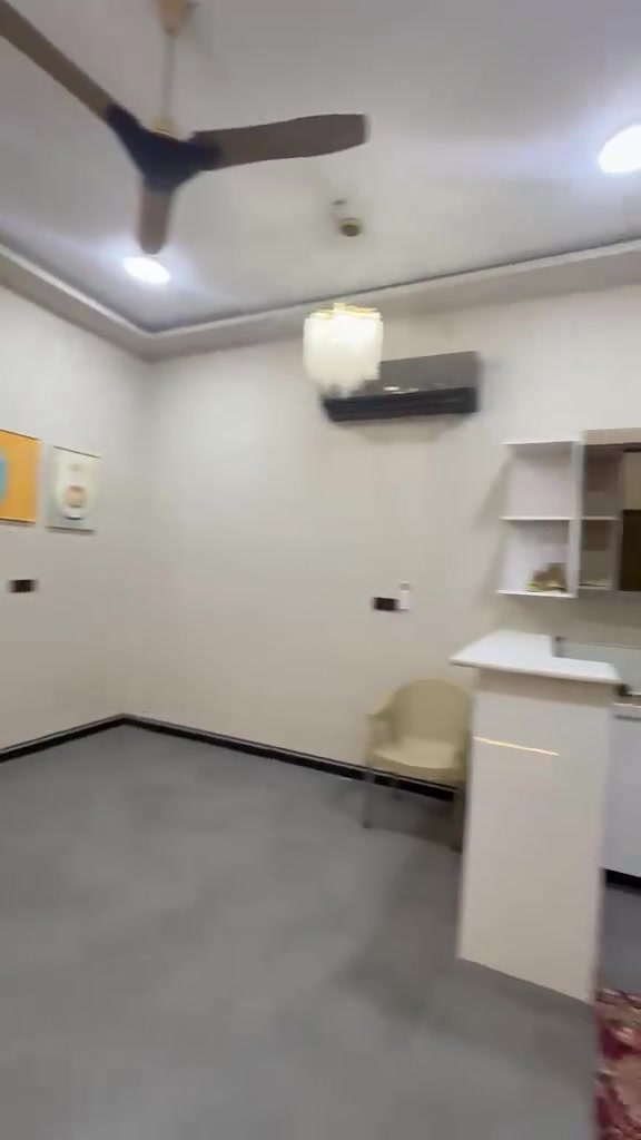 بيت طابقين للايجار مؤثث كامل البيت جديد العنوان السنيديه المطيحه للتواصل على الرقم التالي ***********
