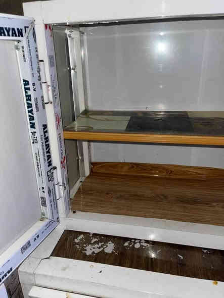 للبيع كاونتر سنك ١٧٥ براد هم ٥٥ فرشه العرس ب٢٠٠ واللوحات العادية وحده ٢٠ والسرير ب ٣٥صياني السيت ب ٧اللواحات المشابهة ثنين ب ٣٠ شننه ب ٣٠ عنوان حي نزال قرب مدرسه وادي العقيق رقم *********** للإستفسار
