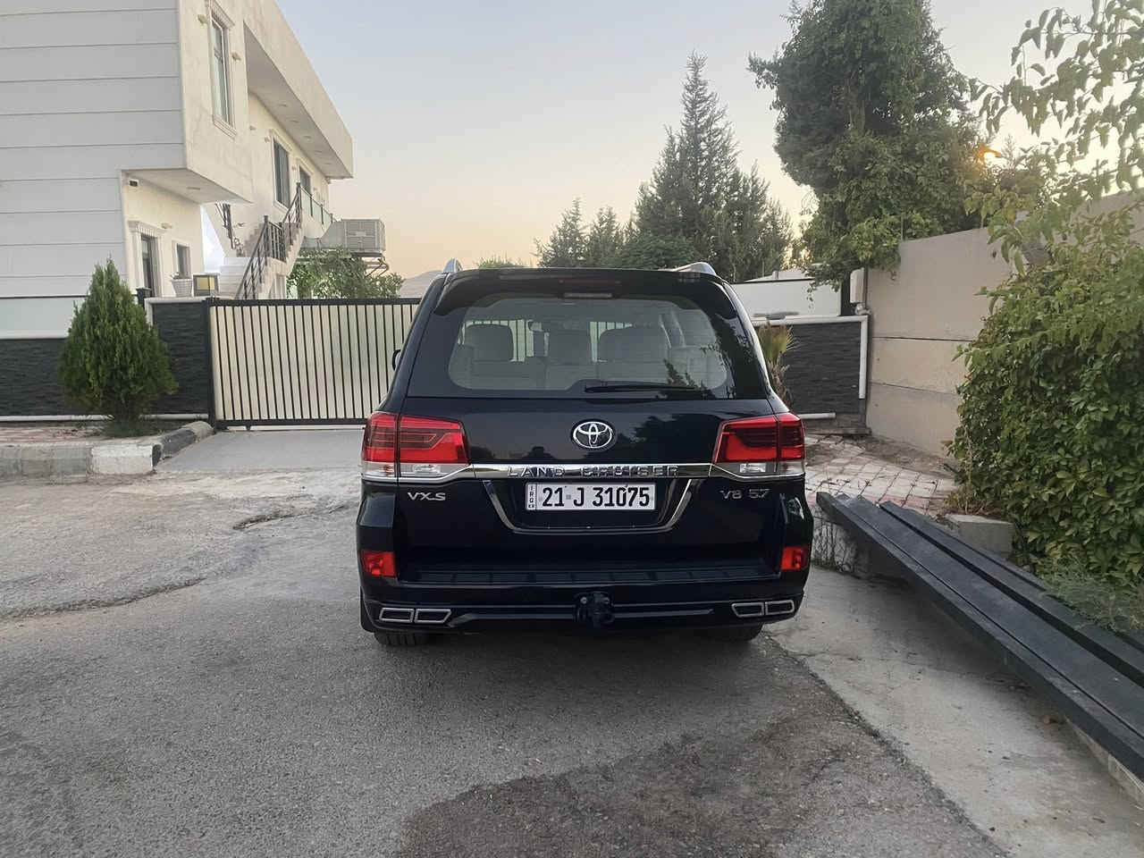 تويوتا لاندكروز موديل ٢٠٢١ سيارة ماشية ١٠٠ الف محرك و گير بشرط5.7 سيارة بس بونيد صبخ ***********
