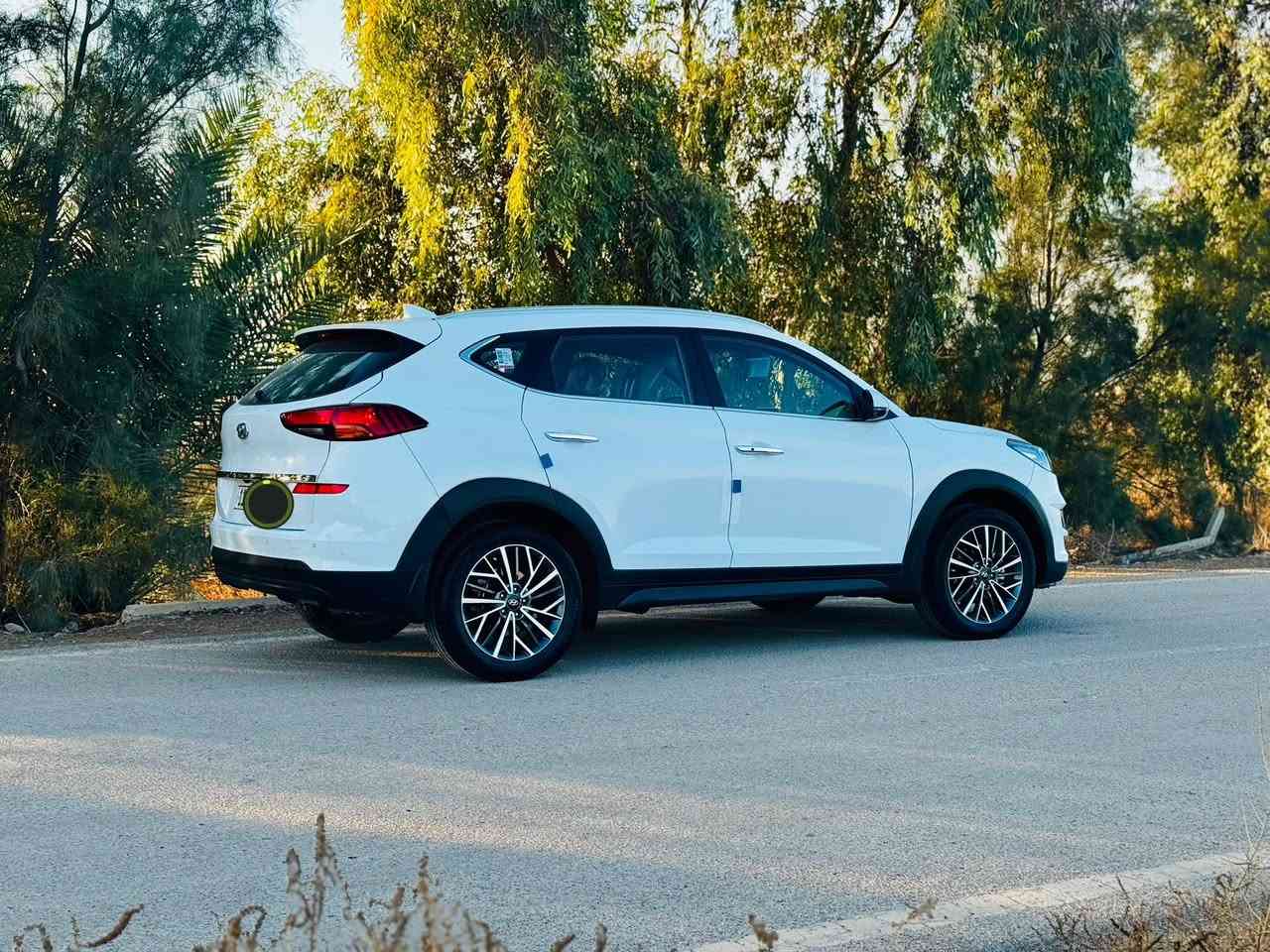 يا الله  السلام وعليكم 
توكسان 2020 خليجي شركة الكاصد كوري اصلي  رقم بغداد .  سايد بريك رجل 
فول موصفات عدة البنراما  بيها صبغ بسيط بل باب بمقدار شبر والباقي كفالة لاظربة ولاصبغ ولاتبديل 
موصفات 
مكينة 2000 دوش.  بصمة.    بصمات ابواب ،،، تشغيل عن بعد 
قطعتين تبريد. 5 عدسات 
كشنات كهرباء 2 ثلاث انضمة ويل 20 
اشاير مري شاحن 🔌 لاسلكي يدات نيكل اصل تحمات  ،،، ماشية  48 k 
استيرن جيهتين نضام سبورت نضام ايكو وبعد بيهة موصفات السعر 198  وبيها مجال بسيط 
العنوان بغداد جسر ديالى الجديد تقاطع النهروان 
الاستفسار ***********
