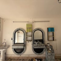 ديكور حلاقة للبيع مستعمل سنة +رفوف ثنين+مغسلة مكاني بغداد 07810166898و...