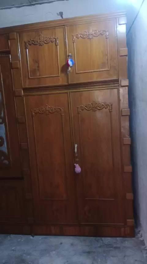 السلام عليكم غرفه عراقيه نضيفه للبيع مكاني الرشيد اليوسفيه ***********
