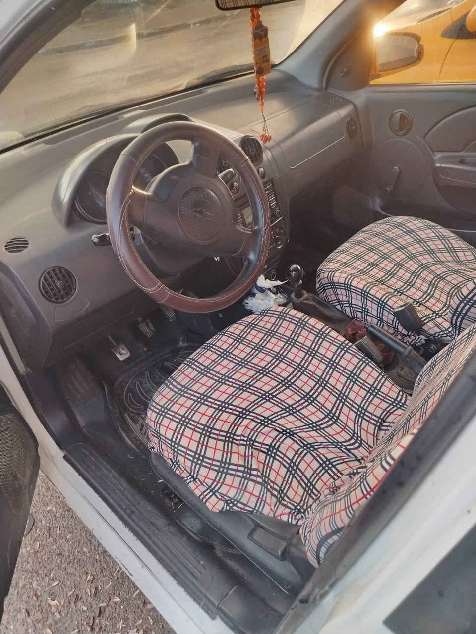 سلام عليكم للبيع سيارة تكسي افيو 2006 شرط التحويل رقم جديد رقم مميز  السعر 48 بيها مجال سيارة كلين اتصل على هذا الرقم ***********
