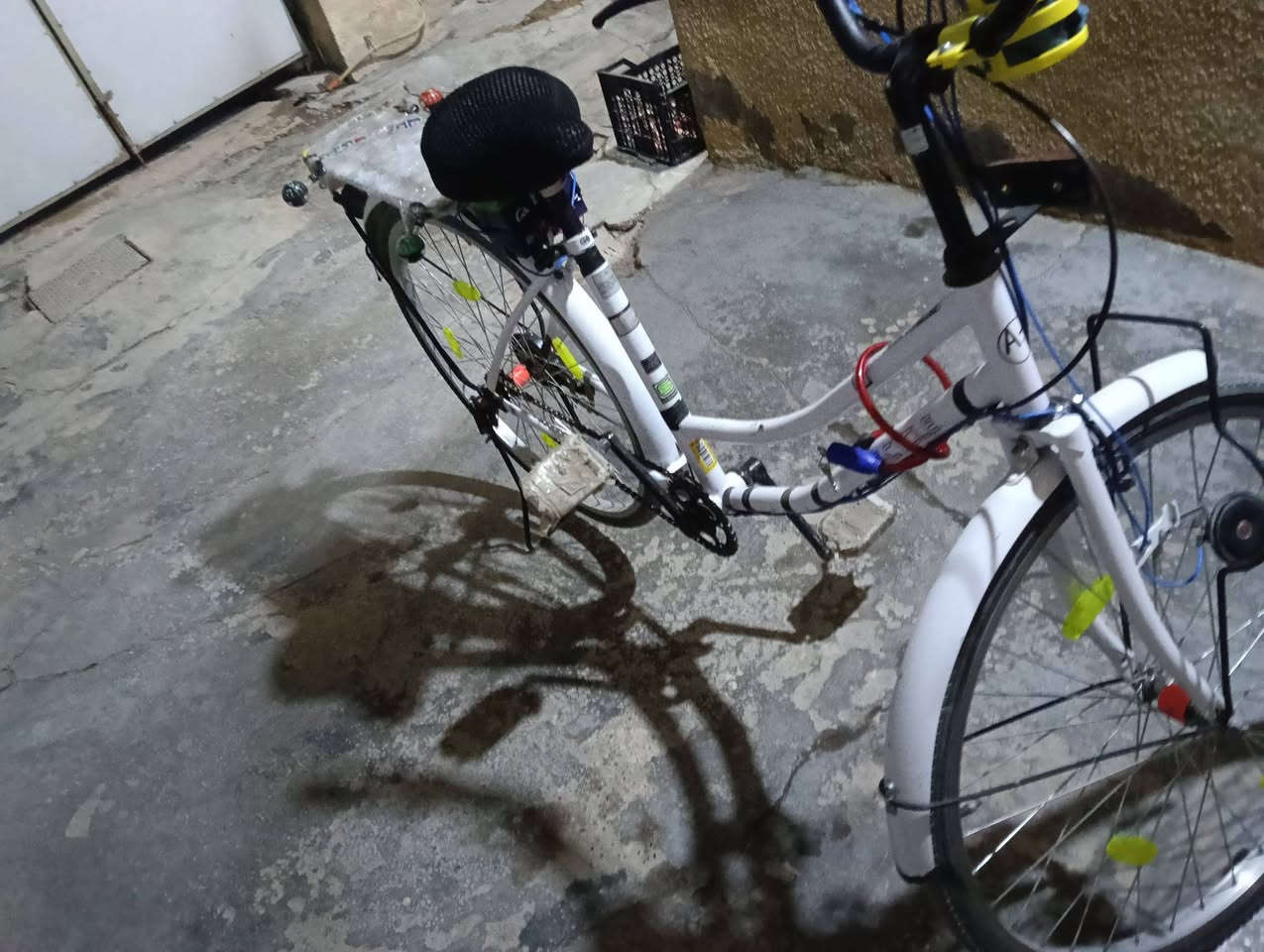 السلام عليكم سيكل حجم26 بايسكل باتري هورن نشرات جمبازه كامله لشه نظيفه كفاله شخط ما بيها السعر 125 وبمجال بسيط حك الجيه ***********
