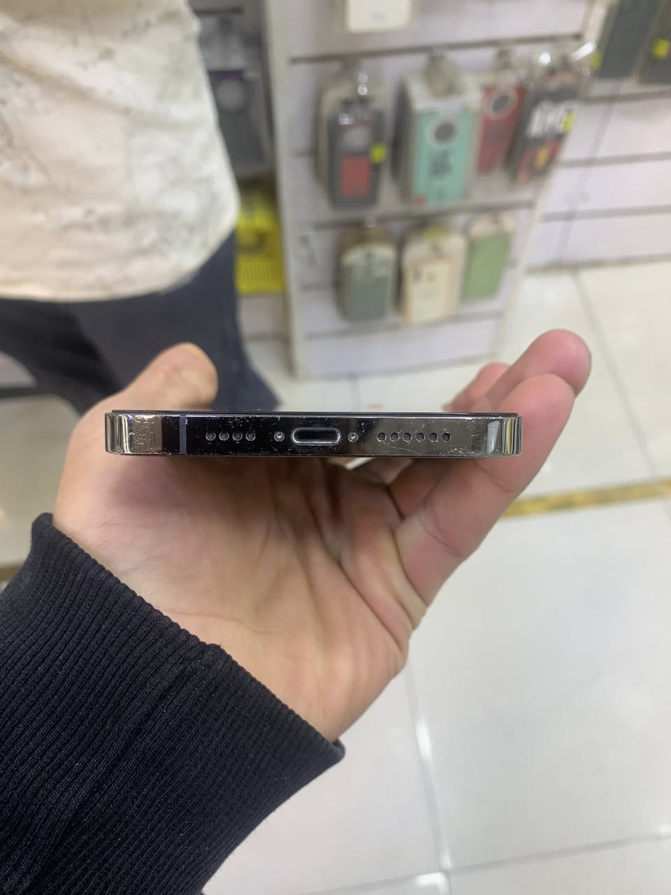 سلام عليكم للبيع ايفون 12برو ماكس ذاكره256بطاريه73  امبدل بس شاشه اصلي وكاله سعر الجهاز 350وبي مجال حك الجيه ***********
