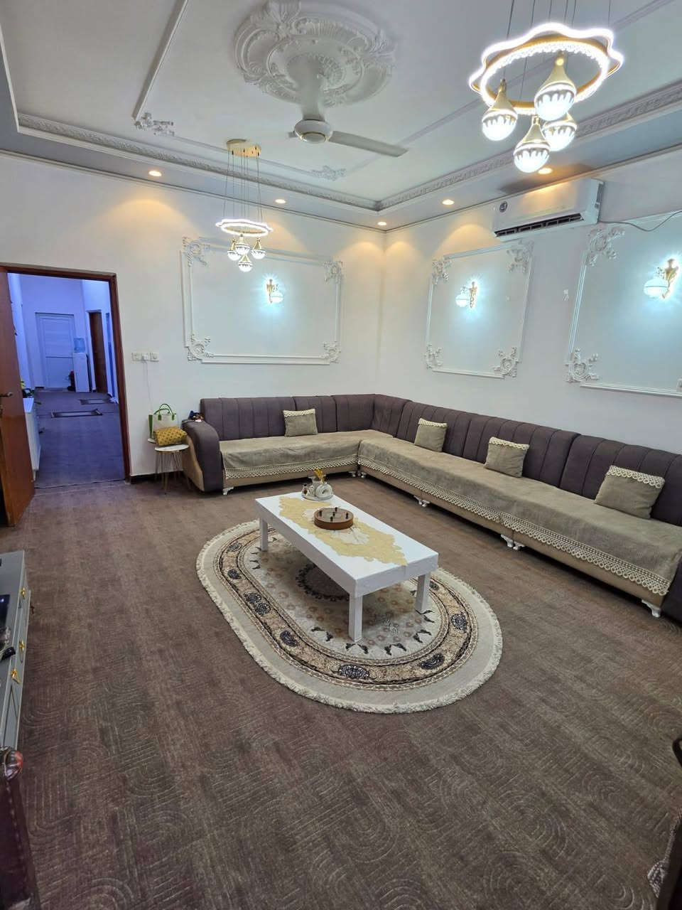 🏡 دار سكن للبيع مع بستان 🌴✨

📐 المساحة 1000 متر
📄 طابو ملك صرف زراعي عراقي سند 25

يحتوي البيت على:
🛏️ 4 غرف نوم
🪑 ديوانية
🛋️ صالة كبيرة
🍴 مطبخ
🚿 صحيتين داخل البيت + صحية خارجية
🚗 كراج يتسع لأكثر من 3 سيارات

🌴 ويحتوي أيضاً على:
بستان كبير مزروع
مشتمل خارجي
نخل برحي بصف النهر

✨ البيت بسعر جداً مناسب مقارنة بالمساحة والموقع

📍 العنوان:
أبي الخصيب – طريق العوجه
يبعد 500 متر عن سايدين العوجه

💰 السعر 300 مليون وقابل للتفاوض

للاستفسار أكثر يرجى التواصل أو زيارة مكتبنه:
📞 ***********
📞 ***********

مكتب ساني للاستثمار العقاري 🤍
