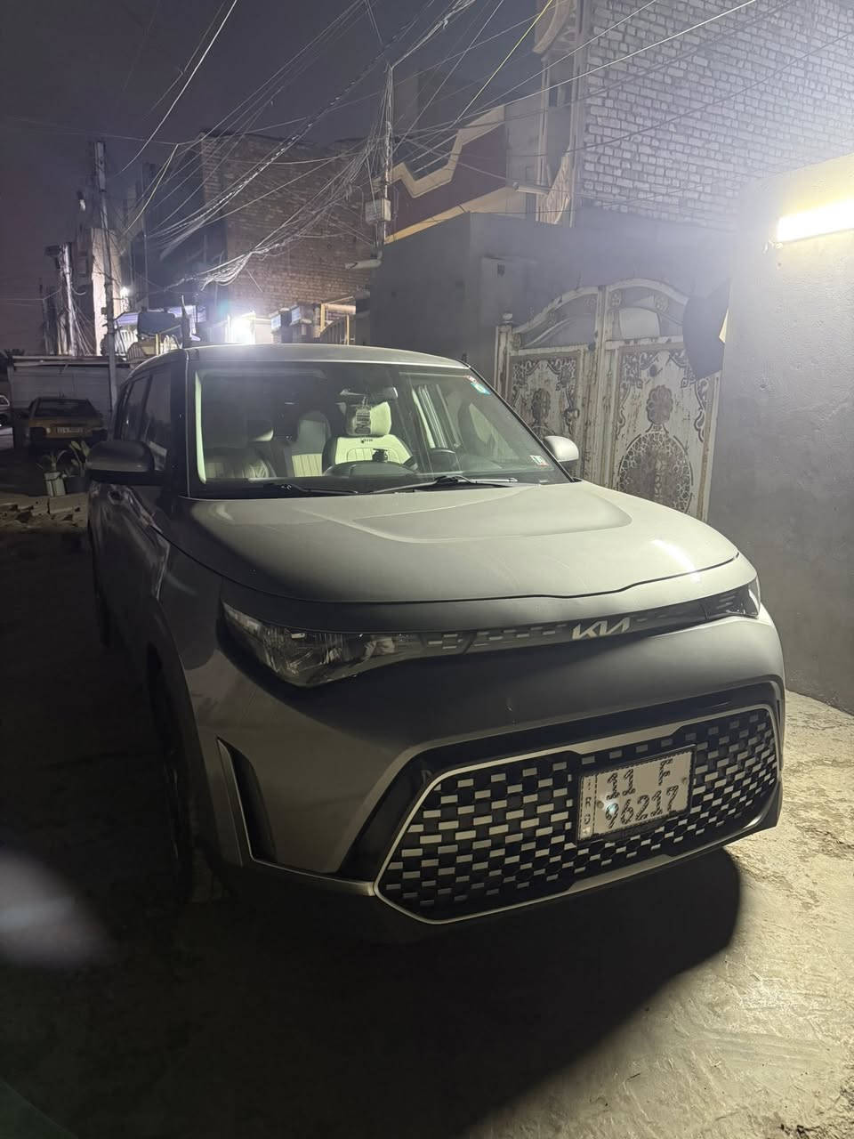 السلام عليكم
كيا صول 
موديل 2023
لون سلفر 
سيارة ماشيه 93 الف ميل 
مصار هواي من رقمتها اقل الشهر 
سياره باسمي رقم بغداد 
وحادثها موضح ب منشور فديو كامل 
سيارة كلها راجعه فقط قطعه وحده مبدله الباب الي وره الصدر مبدل فقط 
سيارة فول مواصفات 

بنوراما
كشنات تدفئة
كشن سايق ٣ دكم كهربائي
شحن لاسلكي
شاشة ابل كاربلي
حساس امامي خلفي
حساسات بلمري 
سيارة مال جناي وصارف عليها هواي الله شاهد 

رقم الاستفسار 
***********
