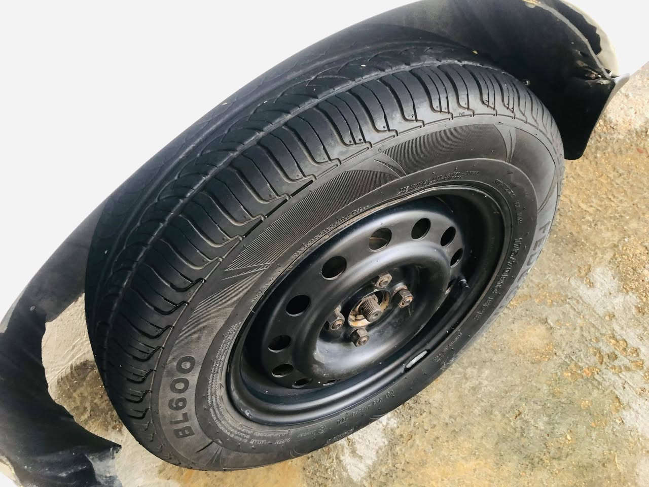 سلام عليكم كورله موديل ٩٦ أيسر ابلاد تخم تاير جديد باتري جديد  صبغ لجمال مكفوله مضربه كير ومكينه كله تمام  كهرباياته كله شغال  تبريد عاطل السياره موبور. رقم ديالى.     مكانه كربلاء  ***********
