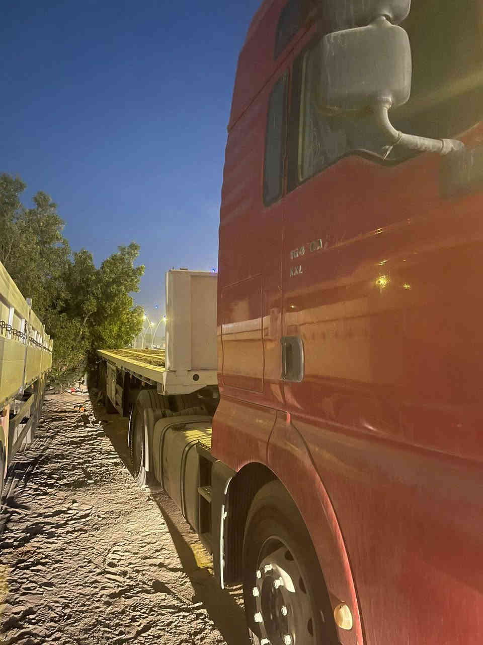 مان تيكه موديل 2004 للبيع مع العربانة او بدون
مكينه بم ونوزل جاهزة مكينة وگير وسبلت فوك القمارة جديد شغال تخم تاير باتريات جدد عربانة 3 دناكير زوج تخم تاير والعربانة كاملة ما ناقصها شي حتى كهربائيات كاملة والعربانة طولها 12 متر و60 سياره كاملة وحادثها موضح بالصور فقط الدعامية الامامية مكسورة ورقم سليمانية
3 أرقام وكالة وسنوية منتهية 2023 
وراعيها عربي من بغداد حي الجهاد والسعر 130 وبيها مجال 
مكاني البصرة الزبير للاتصال ***********
