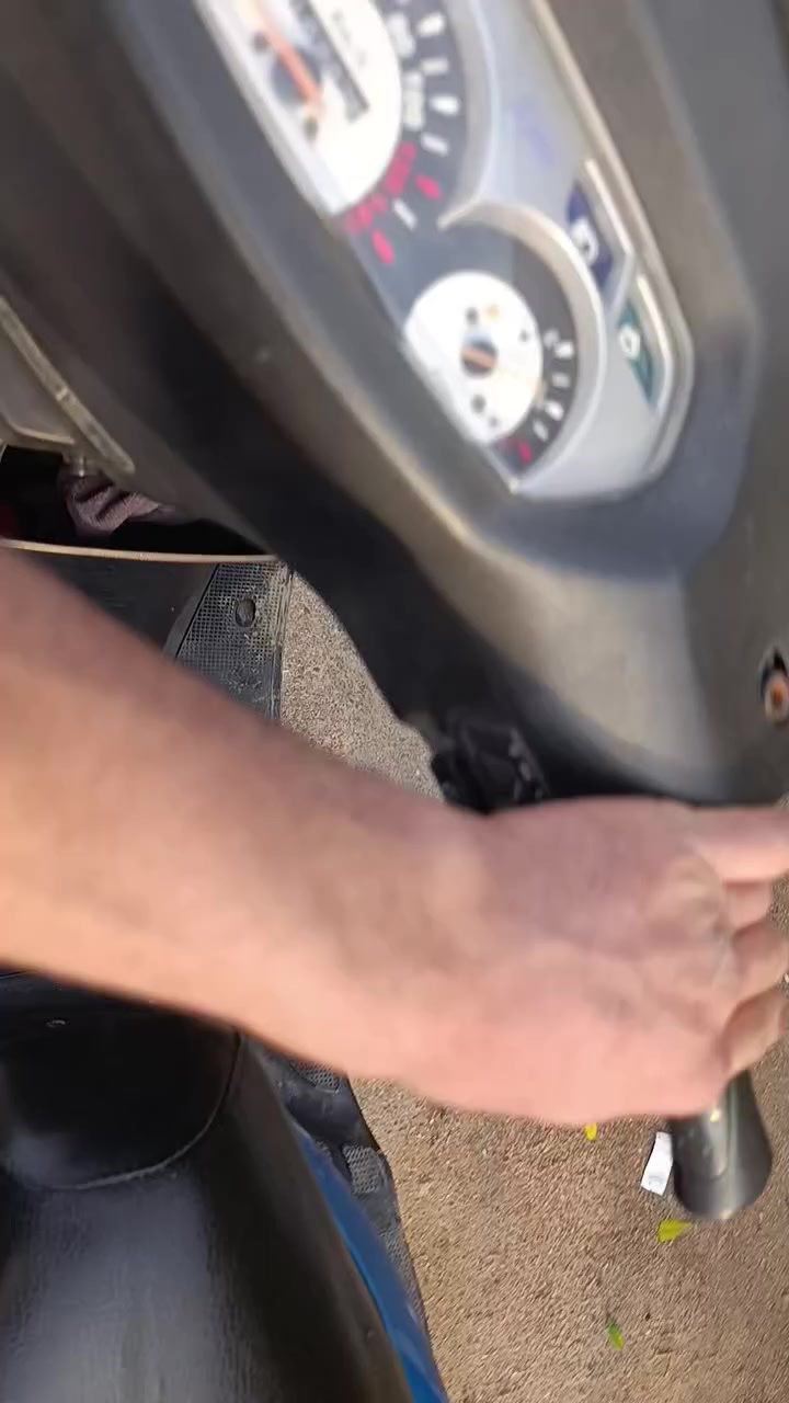 للبيع 
دراجه صيني sym الدراجه شغاله بيها خلل بالكابريته تمشي شويه تطفه تعوفها شوي وشغل تشتغل المكينه مابيها اي شي هندر سلف شغال باتري جديد كهربائيات كلها شغاله الدراجه بدون اوراق اكفلك سرقه   مكاني بغداد حسينيه الراشدية 
سعر 300 بيها مجال بسيط حك الجيه 
تواصل واتساب ***********
