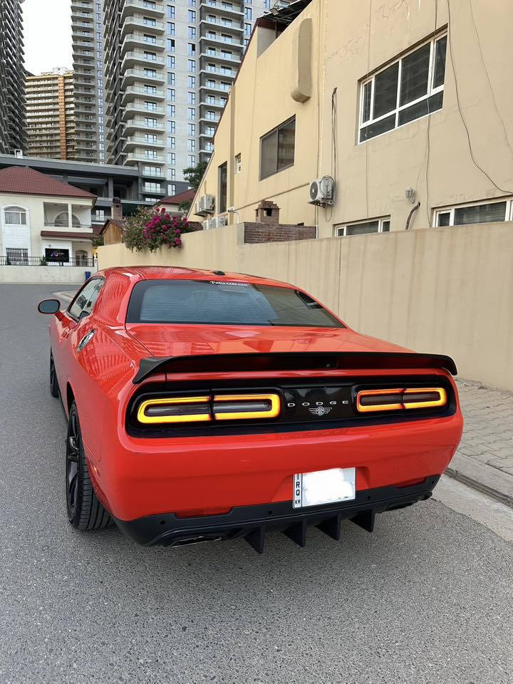 سلام عليكم 
دوج جالنجر للبيع 
مديل ٢٠١٩ لون برتقالي 🍊 مميز محرك ٦ سلندر توو ويل 
ماشيه ٩٣ الف
محرك كير مامفتوح تبريد كهربائيات حجر اكزوز كل شرت حداديه تخم تاير جديد بنزين كل بس محسن و دهن موتل + بنزويل اي كلوب خلل مامشتغل بل شاشه
مواصفات :- شفتات ستيرن + شاشه كاربلي سماعات الباين + تشغيل عن بعد + ويل ٢٠ …..
*بيها صبغ جاملغ و باب بدون دواخل + بنيد بدون شاصي بدون ارباك حادث خفيف حتي راديتر بلادي و عليها سستم صوت كزوز اصلي 
سياره نظيفه جاهزه بدون مصروف كلشي منها جديد سنويه رقم اربيل سنويه هزه جديد بأسمي تعويل غرامات مباشر
السعر ١٨٧ 
رقم الهاتف + واتساب***********
