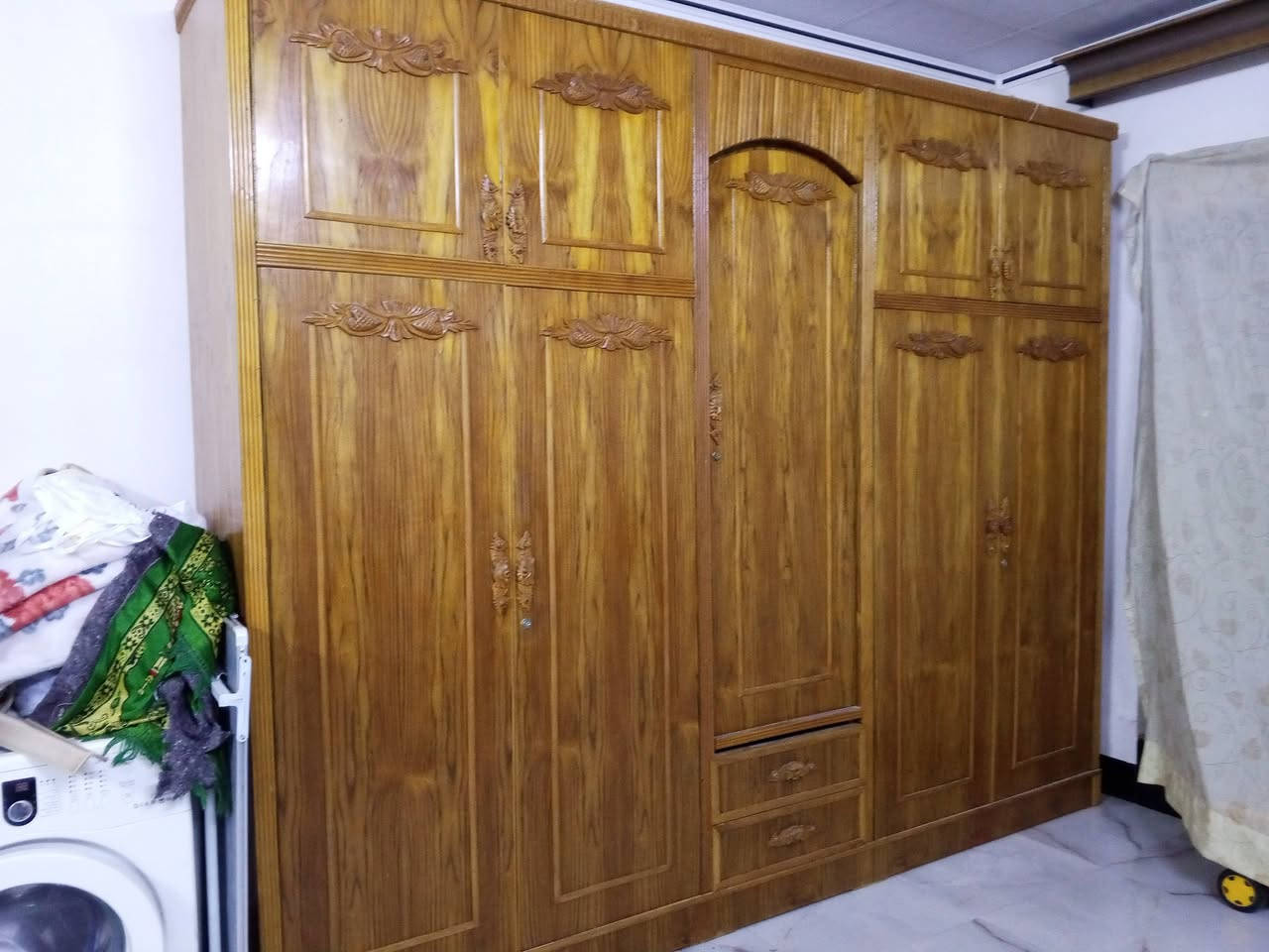 كنتور خشب ملحق جديد خمس ابواب مامستعمل غير شهر واحد 
سبب البيع تحويل الى بيت آخر 
السعر/٥٢٥ ألف
***********
