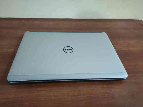 💻لابتوب بكارتين شاشة 
كارت شاشة خارجي وداخلي 

 ممتاز للدراسة والطباعة والتصميم، والفوتوشوب، والألعاب 🎮
🚘 يتوفر توصيل لجميع محافظات العراق 🚘

DELL Latitude 6440

مواصفات الجهاز 💻
✔️معالج.  Cor i 5 
✔️الجيل الرابع4️⃣
✔️نوع المعالج M القوي والسريع 
✔️رام 8 گيگا وقابل للتطوير 
✔️هارد 256 كيكا نوع ssd السريع
✔️حجم الشاشه 14.1انج
✔️يحتوي على كارتين شاشة 
***كارت الشاشة الداخلي 4 گيگا intel
***كارت الشاشه الخارجي 2GB 
✔️بطارية ليثيوم ممتازة جدا 
✔️يحتوي على مشغل أقراص DVD
ملحقات الجهاز
شاحنة الاصلية + حقيبة هدية🎁

✅ السعر 170 الف فقط ✅

📦 يتوفر توصيل🚗 لكل المحافظات
📞 للاستفسار والحجز: مراسلة الصفحة او المراسلة واتساب
 الواتساب ✅ ***********
  الاتصال ✅ ***********
