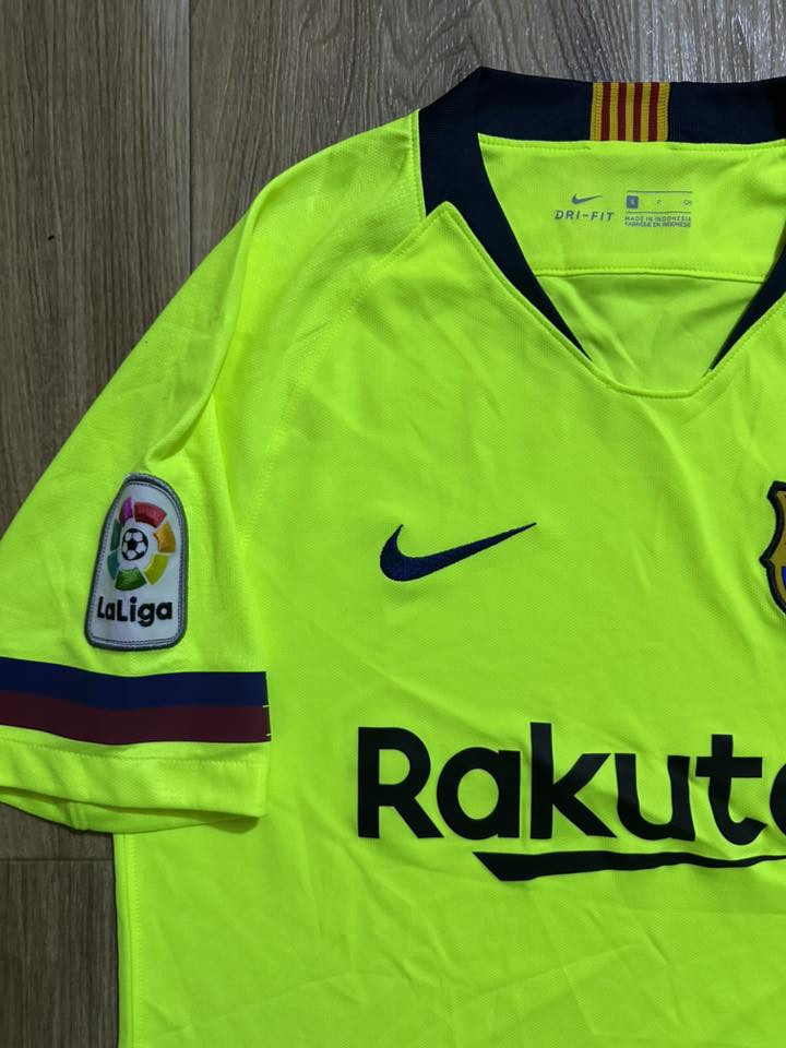 قياس سمول ميديم اصلي وكالة ✅
توصيل متوفر لجميع العراق


**إذا كنت صاحب هذا الإعلان وتريد حذفه لأي سبب، رجاءا أرسل رسالة إلى الدعم الفني**