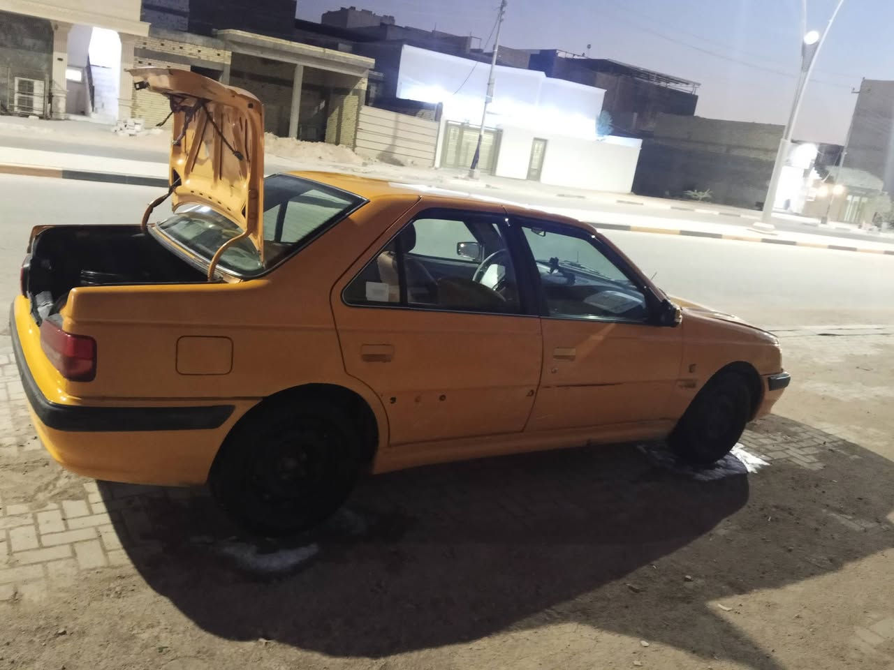 السلام عليكم للبيع بيجو بارص 2018
سياره جاهزه. كير ومحرك. وشغاله كهربائيات والسعر 42ورقه وبيها مجال بصيط  وهذه رقم راعليها اتصل عليه 

***********

غير متواجد في الفيس
