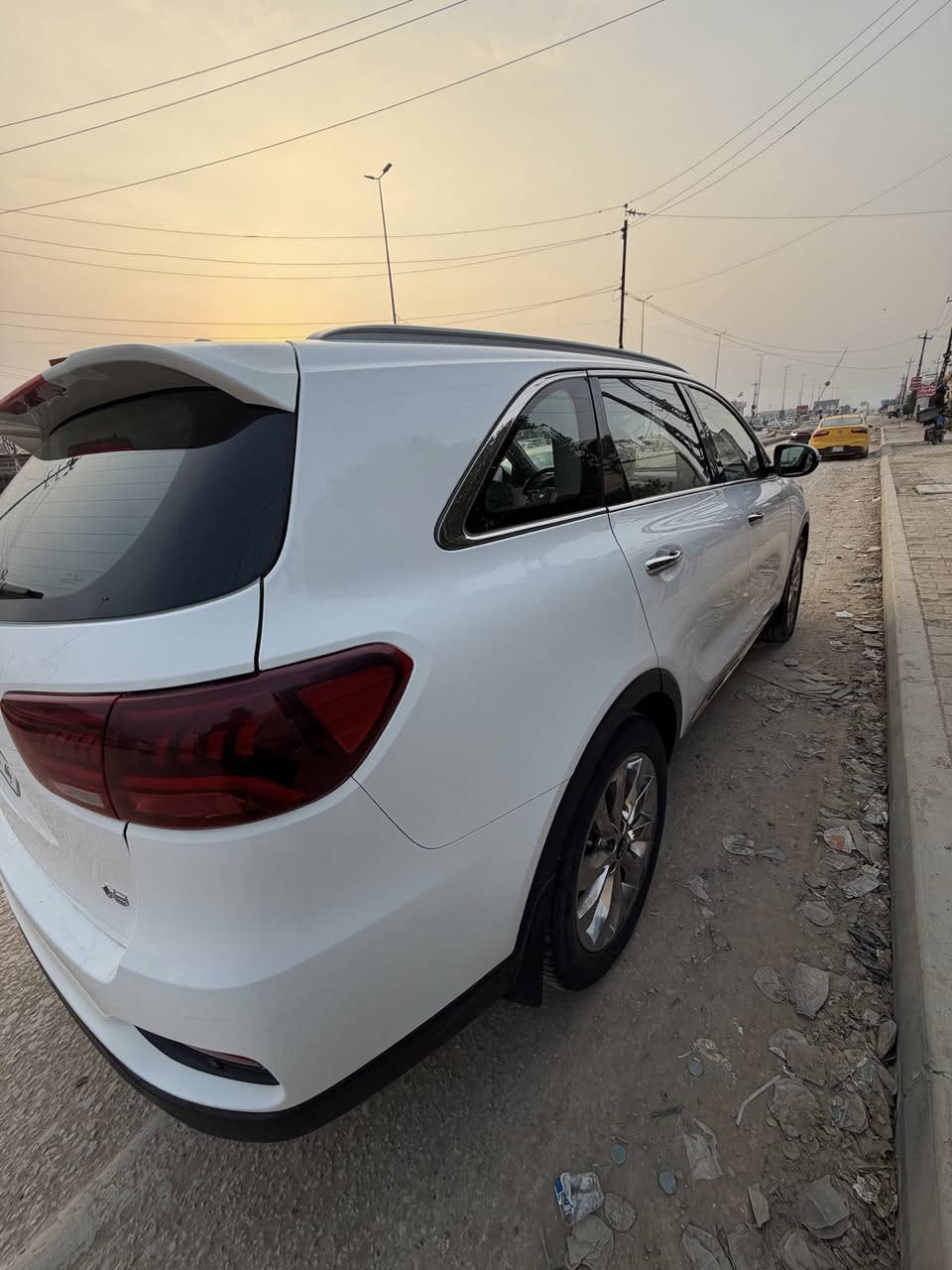 السلام عليكم 
سورنتو خليجي 2020
6 سلندر 
سبعه راكب 
بيهه بارد بسيط 
بصمه
صندوق كهرباء 
شاشه كبيره 
كامره 
كشتات كهربائي 
تبريد ٣ قطع 
بردات اصلي 
      GPS
شحن وايرلس
لايت زنون ليلا نهاري
كشنات جلد 
مكاني الديوانيه 
***********
