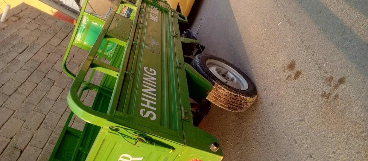 السلام عليكم ستوته للبيع مديل 23 دخول جديد مكفوله كفاله عامه  حته من الشخط صاله شهرين  طالعه من المعرض كربلاء حي الغدير غير متواجد على الفيس 2500 وبيه مجال بصيط  ***********
