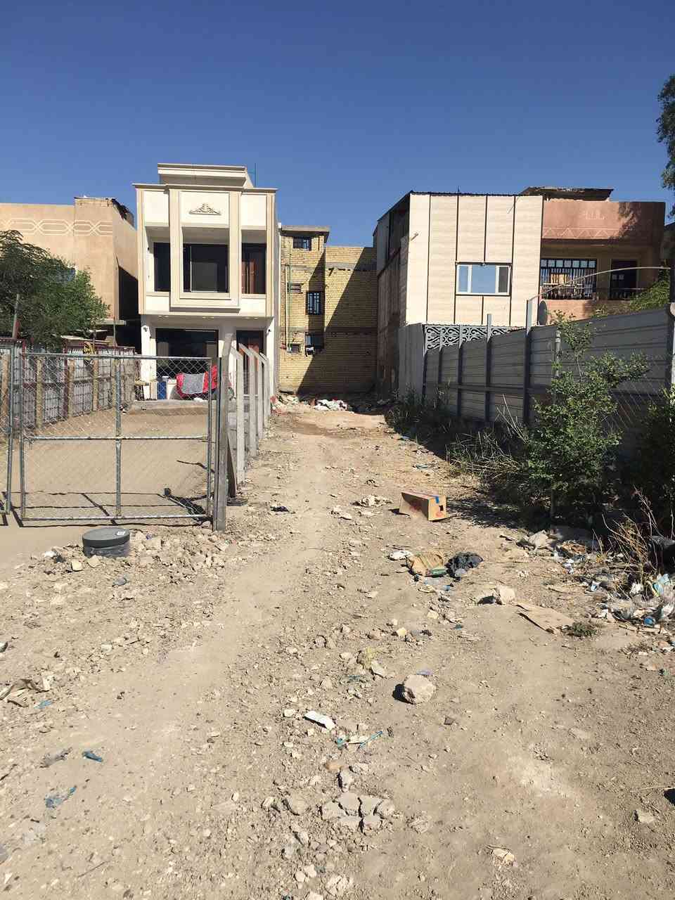 قطعة ارض للبيع المساحه 50متر 5&10مع تشجير ملاصق مساحه كبيره مثل ماموضح بالصور والفديو حي الجهاد الشارع العام التجاري قرب الملعب المسقف وجامع علي ولي الله للتواصل على الخاص الو الاتصال عى الرقم ***********واتساب
