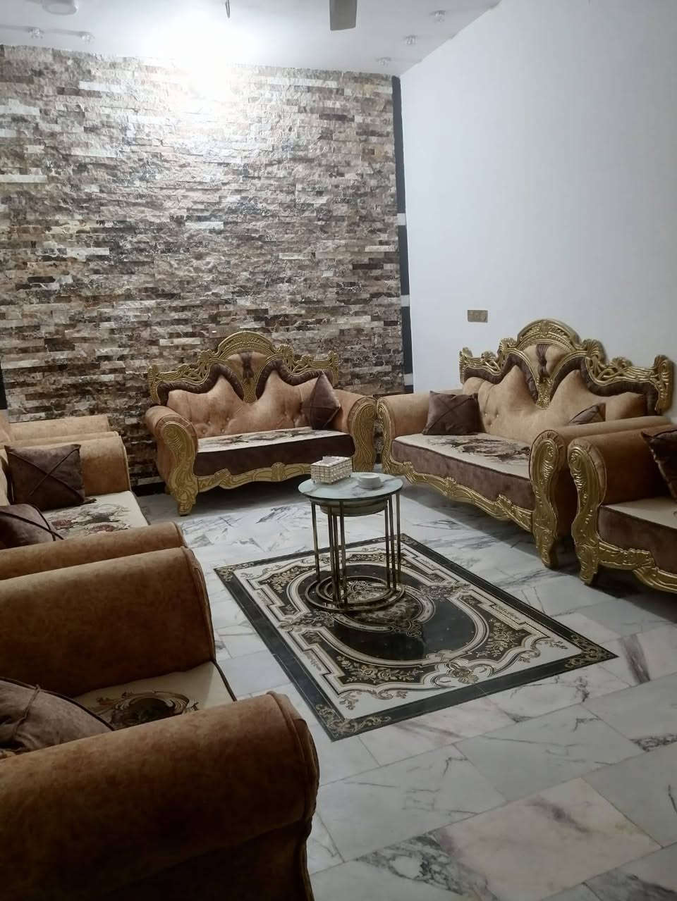 بيت طابو صرف طابقين بصف الركن
المساحه ١٠٤ متر 
واجهه ٨ متر 
عمق ١٣ متر 
ورى البدعه
 مطلوب اسكان 12 مليون تتحول باسم المشتري
بيع او مراوس مع بيت زراعي كبير ونضيف مع الفرق 
التفاصيل موضحه بالفيديو 
للإستفسار 
***********
***********
