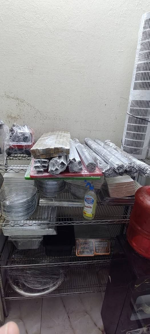 غراض مطعم جديده كلش للبيع بسعر مناسب العنوان ديالى قضاء المقدادية حي المعلمين
***********
