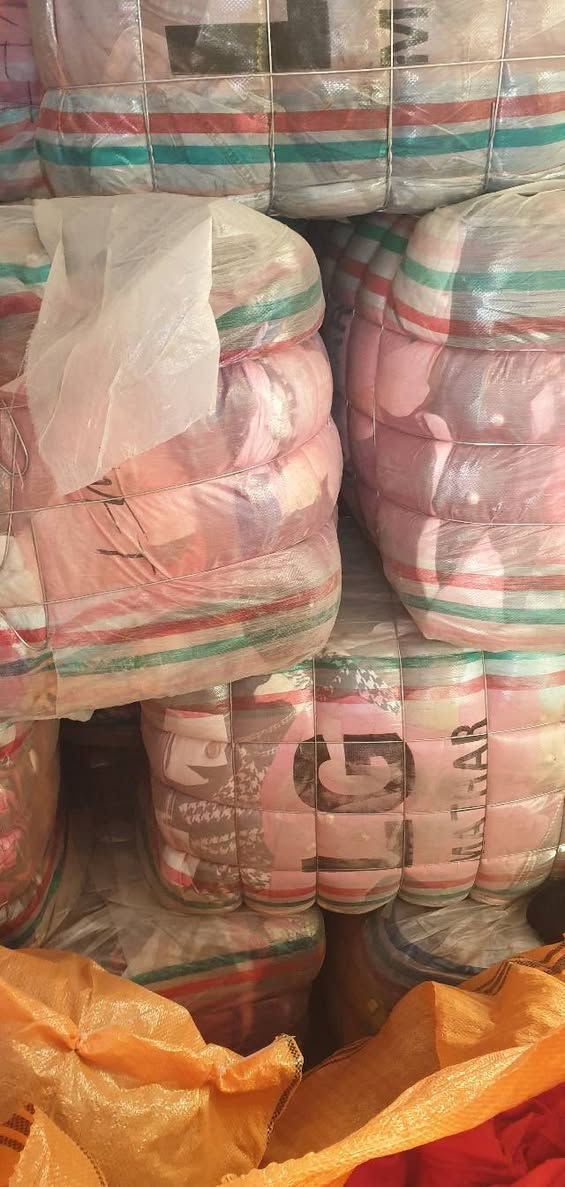 سلام عليكم عندي 80 باله قمصله+ كوت باله درجه اولى سعر الباله 125 ابيع نقد او على تصريف او ابيع على مده او اذا اكو بظاعه ثانيه مراوس هم نتفق مكاني بالديوانيه للستفسار اكثر رقمي *********** ملاحظه البيع كل الكميه ديوانية, القادسية
