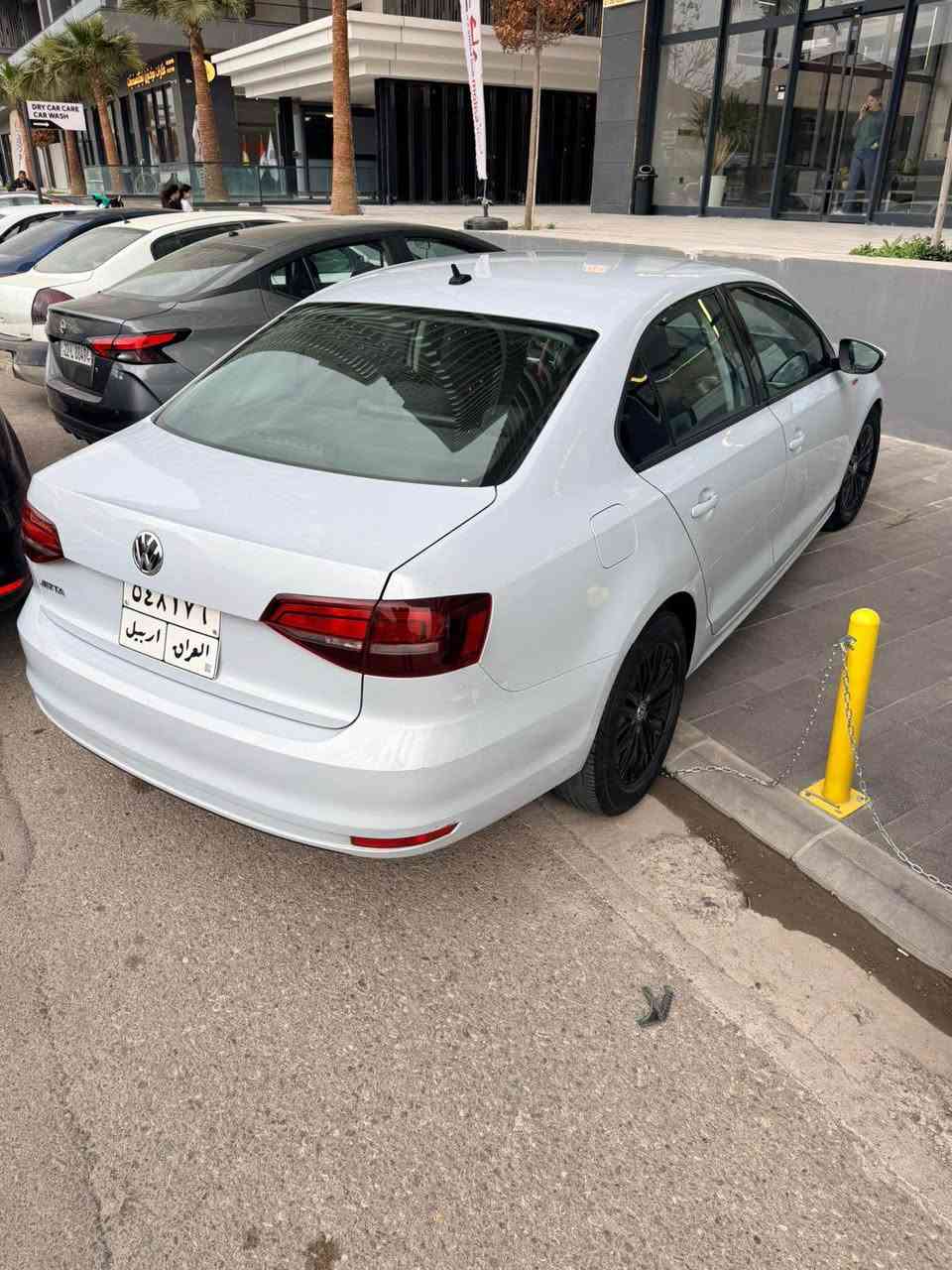 جیتا ٢٠١٧ خەلیجی کلین
مەکینە ٢٠ بێ تۆربۆ 
١٥٥ هەزار رۆیشتیە 
سەیارەکە کلینە بێ سبوغە
شوخت و قۆپ دیارە لە رەسم 
سعر ١٢٣ وەرەقە و تۆزێک مەجالی برایانە
*********** أربيل, العراق
