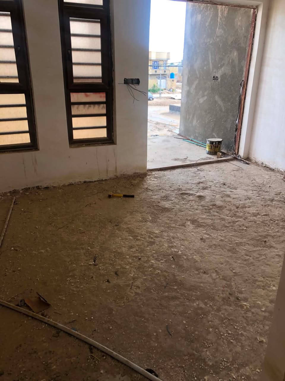 دار سكن مطلوب اسكان بناء حديث 🏯
3 طوابق
📍حي الصحة 
🔹 المساحة 100م
* 3 طوابق كونكريت مسلح.
* الطابق الأول: غرفة نوم، صالة، استقبال. كاملات
* الطابق الثاني: غرفتين نوم، صالة، مجمع صحيات.كاملات
* الطابق الثالث: مخزن كبير وبيتونة.
* الطابقان الأول والثاني مبيضان .
* الطابق الأرضي يحتاج فقط أبواب، 
اما شبابيك، جام  موجوده .
� موقع مكتبنا: حي المعلمين مقابل مطعم كوخ السلطان
📞 للاستفسار والمعاينة:
مكتب النجيماوي للعقار
☎️ ***********
