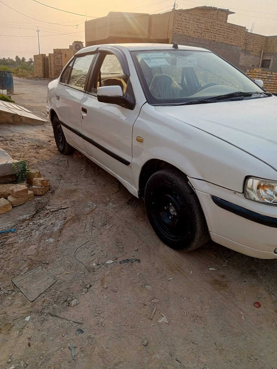 سلام عليكم سمند للبيع 2010 صاقطه بل 2019 بيه خيط بخار قليل حداديه نضيفه رقم ميسان سعر 22 وبيه مجال 
رقم الموبايل ***********
