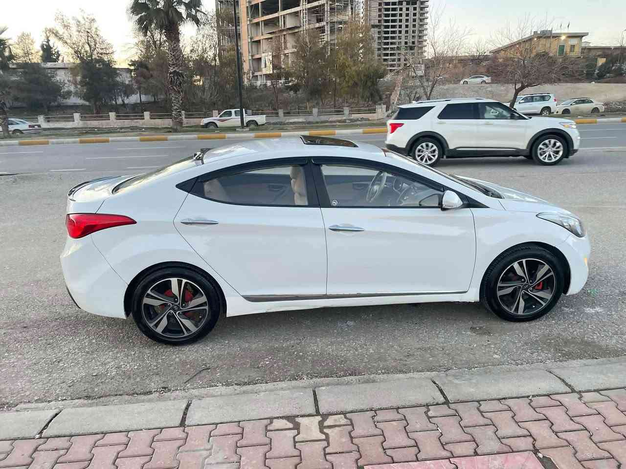 هوندا ئه لينترا خليجي ناو زه رد
٢٠١٤
فول مواصه فات مه كينه گه وره
سلايت
حاسه
كاميرا
شاشه ايپاد
سوكان ڤوليوم
ويل و تايه ي١٨ 
ئاوينه شه فت
بي بوياخ
٤تايه ي تازه
گيرو مه كينه ي به شه رت
سه نه وي تا٢٠٣١تازه يه
مه رجي تونوتولي تازه يه
سه ياره كه مالي دوسته و زور تا زه يه
***********
*********** السليمانية, العراق
