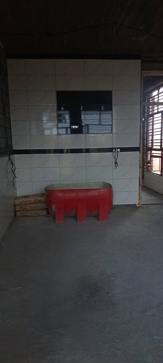 دار للبيع بيه نواقص
موقعه المسيب حي العسكري
قرب جامع العلي العظيم 
طابو زراعي سند ٢٥
مساحته ٢٠٠ بناء ١٥٠
بناء بلوك صب كونكريت 
متكون من..... غرفه وصحيات داخليه
 وصاله واستقبال ومطبخ
البيت مشتغليه سيراميك جدار وكهرباء وميي ومجاري
باقيله بس الارضيه وجص وبورك
***********
