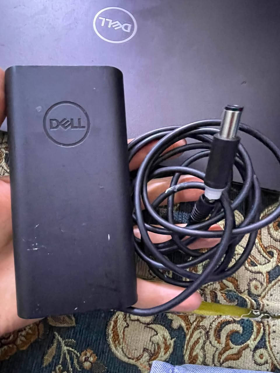السلام عليكم لابتوب للبيع الموصفات :
* الموديل: Dell Latitude 5400

* المعالج: Intel Core i5 الجيل الثامن

* كرت الشاشة: Intel UHD Graphics 620

* شاشة: 14 بوصة

* لوحة مفاتيح: عربي / إنجليزي

*الرام 8جيجابايت

* التخزينSSD بسعه 256 جيجابايت 

* الجهاز مناسب للدراسة، العمل

**الجهاز كامل مابي اي ضرر مع جنطه وشاحنه وقطعه توصيل مال شاحنه الاصليه 

~~السعر 280 وبيه مجال للتواصل على الواتساب الرقم 

***********
