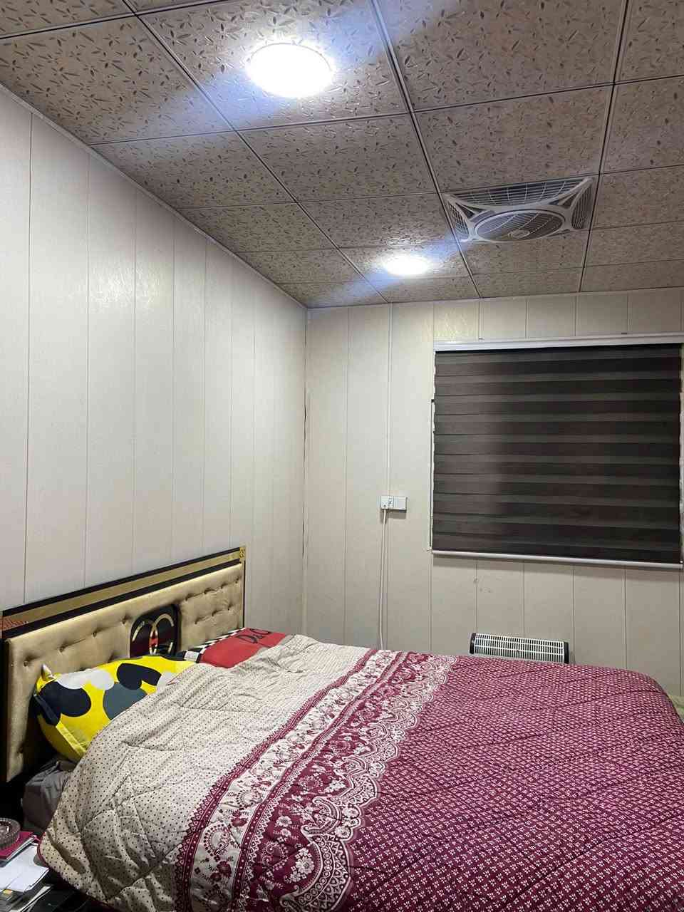 دار للبيع بيت مساحه 150 متر واجهة 7 ونص كراج وحديقة وغرفتين كبار ومطبخ سيراميك  حمام حولي صاله كراج وتم اضافة في السطح غرفتين كبار سندويج كامله من كلشي ديكورات وتغليف وسقوف ثانويه كامل من كلشي موقع ممتاز بين شارع البداله ومدخل مدرسه ام سلمة محله 665 زقاق 11 دار 19 بأسمي وحاليا ساكن بي تقريبا ارتب فرع بالمربع السعر 375 وبي مجال  للراغبين الاتصال عالارقام ***********
***********   نصير ابو محمود
