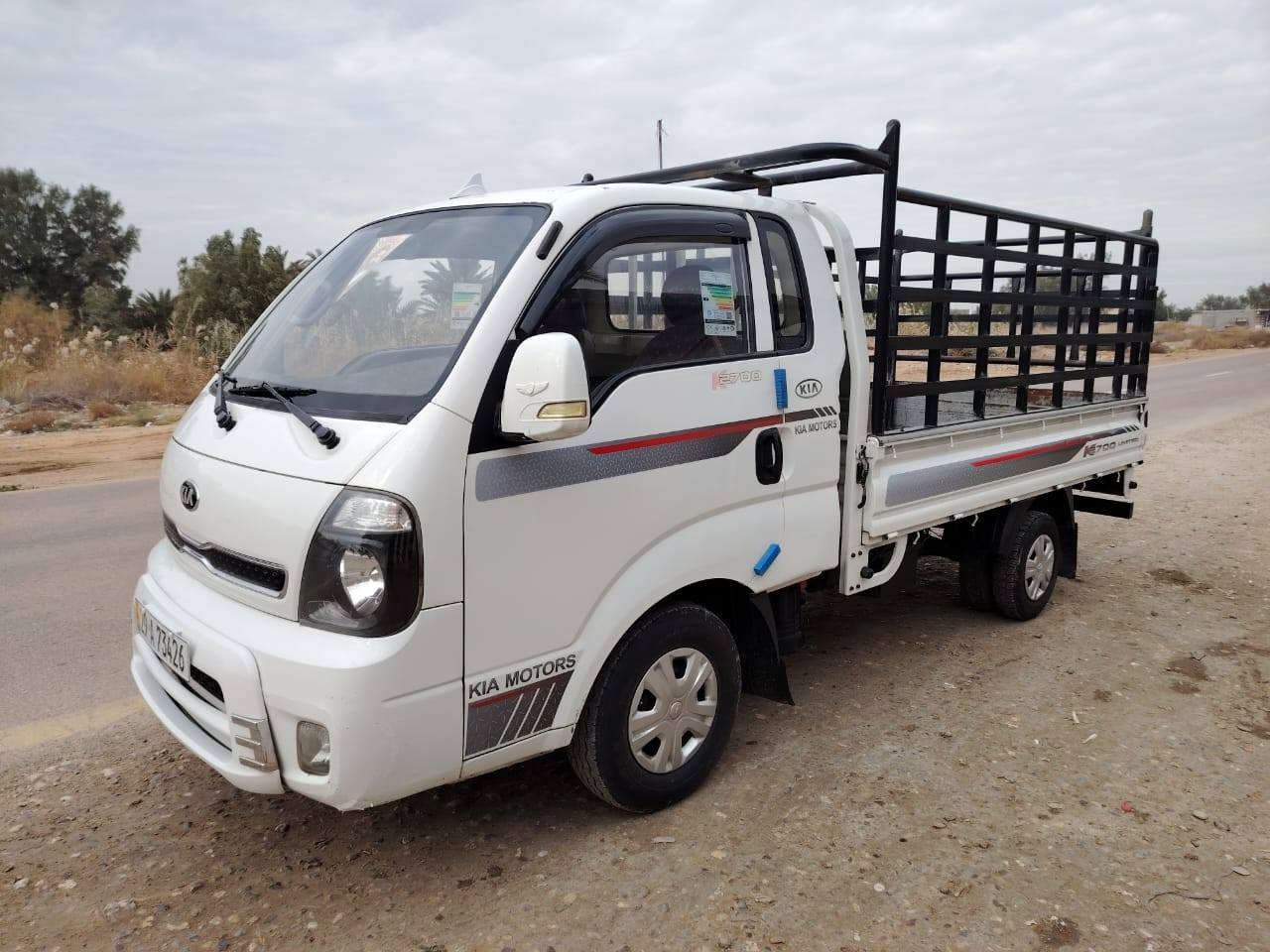 السلام عليكم
للبيع كيا 2017 مواصفات ل 18 
رقم واسط دولي بأسمي تحويل ثاني يوم 
الهزه صارلها سبوع من جددتها 
تخم تاير جديد 
السياره مناقصها برغي 
بيها رصعه كد ٤ أصابع والباقي كفاله 
علماً السياره بدون محجر 
السعر 121 وبيها مجال بسيط 
العنوان بسمايه قرب سيطره اللج 
للستفسار ***********
***********
