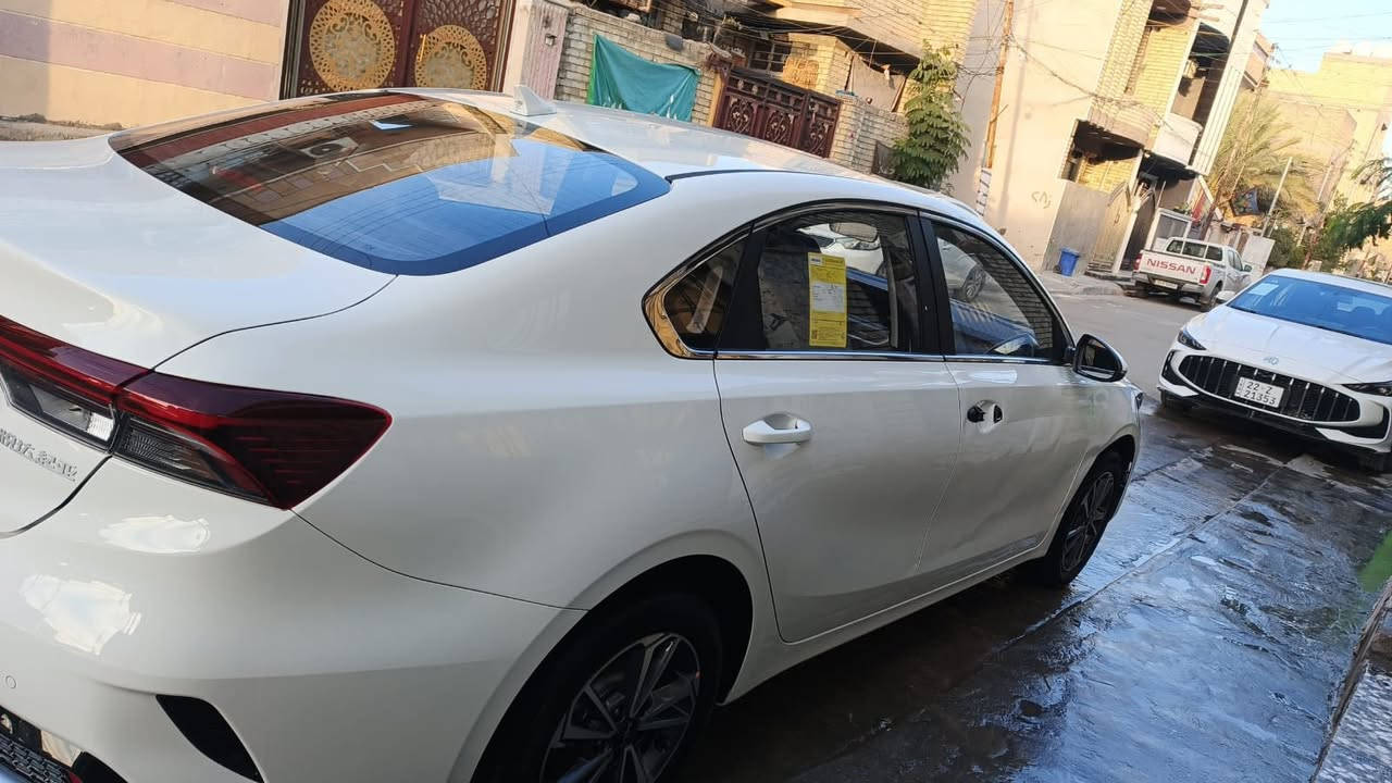 سلام عليكم كي ٣ موديل 2025 زيرو ماشيه الفين بيها لباب وشويه لجاملغ متروج مو طاب جوه السعر ١٤٢ وبيها مجال بسيط مكانها الشعب ***********
