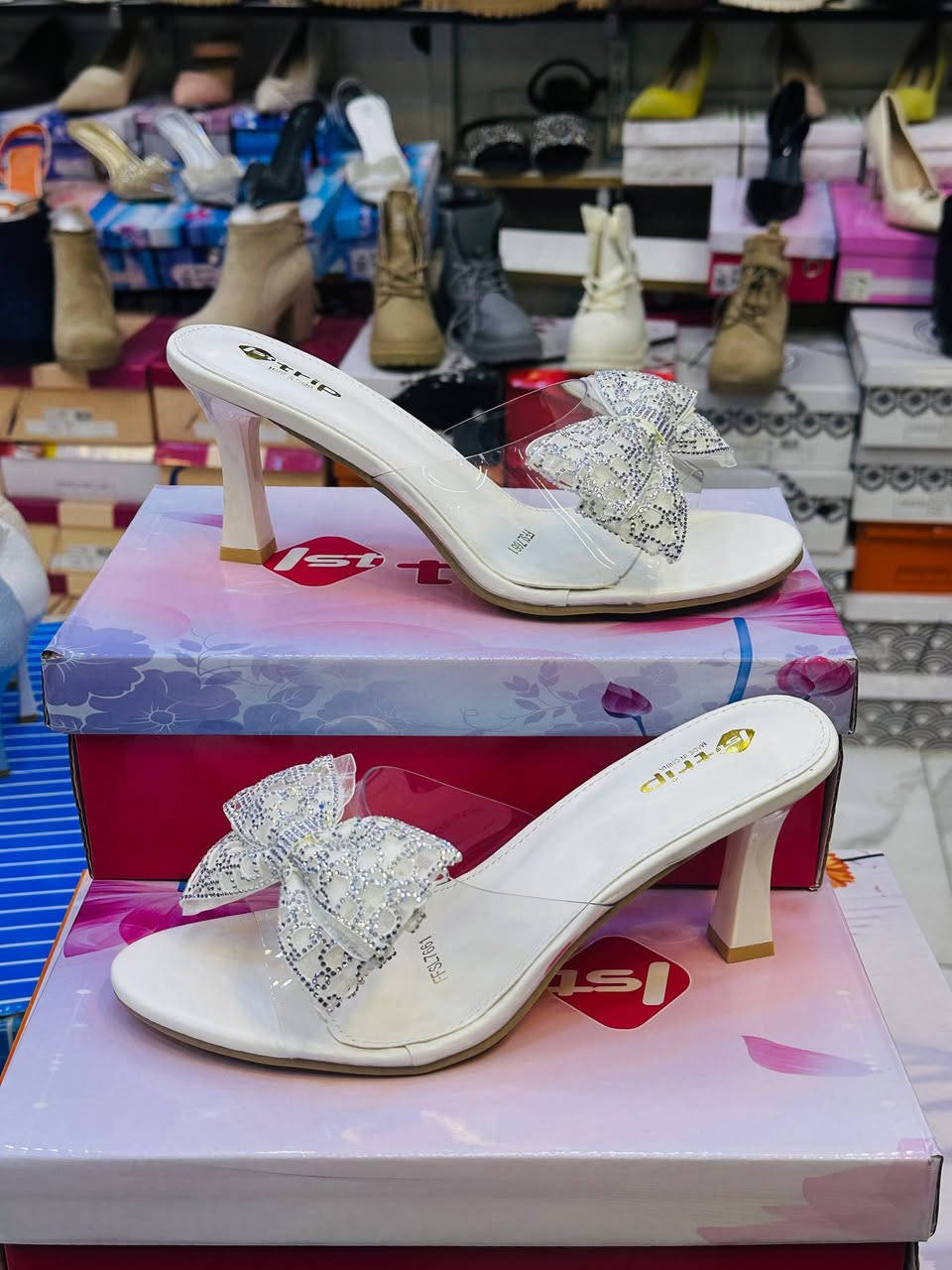 وصلتنا $   ، موديلات جديدة مختلفة 😍
أحدث الموديلات لـ 2026 
 
✅ تميزي بإطلالة جميلة وساحرة مع (#محلات_فاروق_عمر )

#تخفيضات 
يتوفر شحاطه نسائي كعب  طبي 
القياسات كامله من 37_41
سعر القطعه  13.000

🌺 تواصلي عبر الخاص واطلبيه الآن قبل نفاذ الكمية او واتس ***********

العنوان/ الفلوجة  شارع كراج الفورتات خلف الحديقه العامه قرب___ مول الوليد___
تتوفر خدمة التوصيل لكل العراق ب🚕
إلى بغداد خلال 24 ساعة - وإلى المحافظات خلال 48 ساعة
