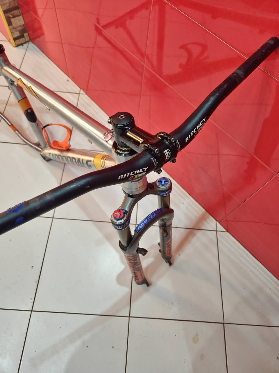 Cadre cannondal 26" trés bon état


**إذا كنت صاحب هذا الإعلان وتريد حذفه لأي سبب، رجاءا أرسل رسالة إلى الدعم الفني**