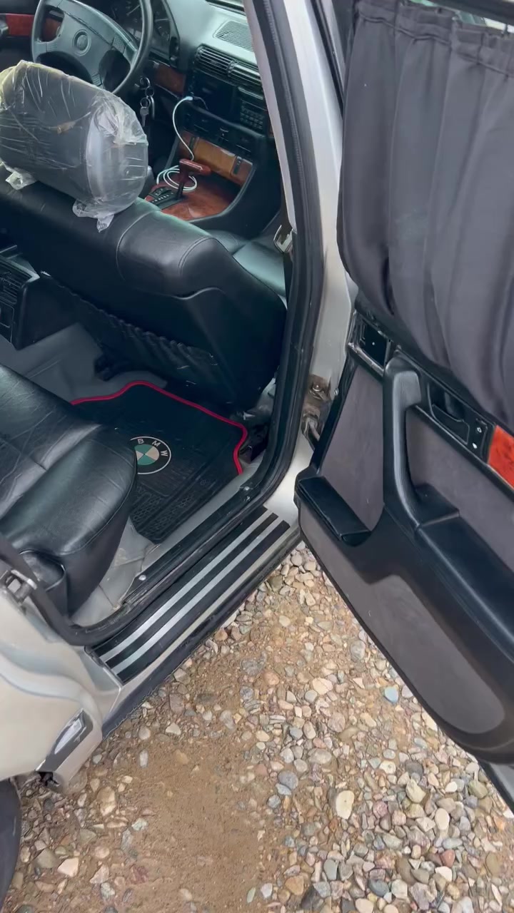 Bmw730
موديل1991
كير محرك جديد 
كشنات جلد 
كهربائيات كلها شغاله
عليها أداما كامل من نوزلات بلكات فيتم جديد 
طخم لايتات 
سعر 35 بي مجال بسيط
***********واتس 
***********
مكانها زمار
